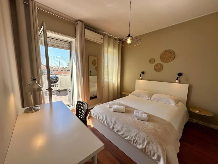 Appartement Renovado Com Ac, 2 Wc Completos, Terraco E Garagem Porto