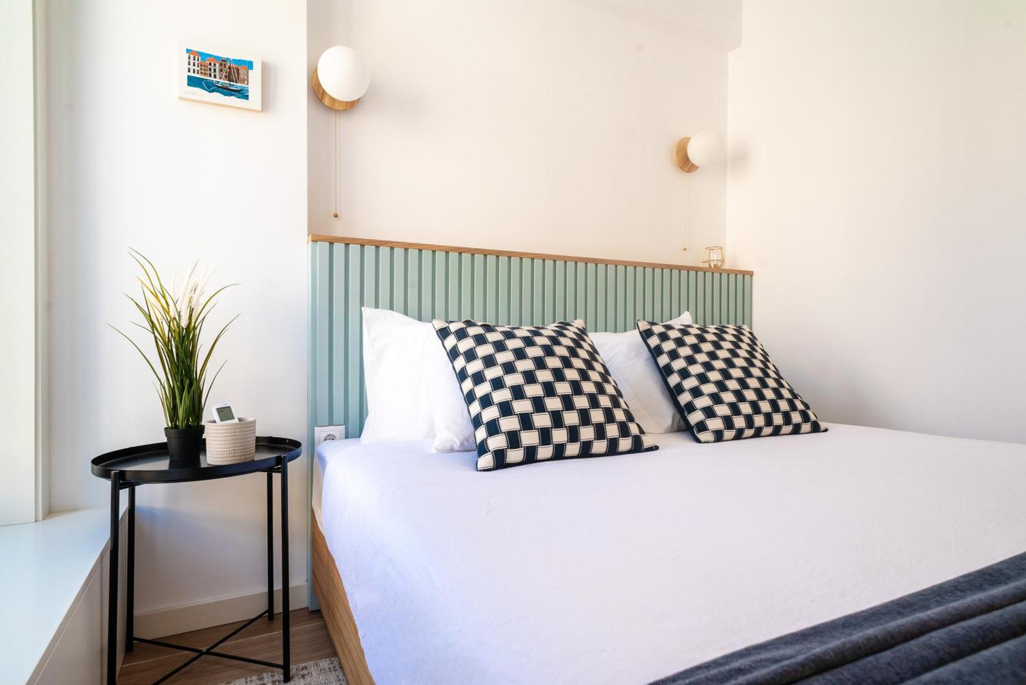Bright Bonfim Flat W/ Balcony By Lovelystay Porto
