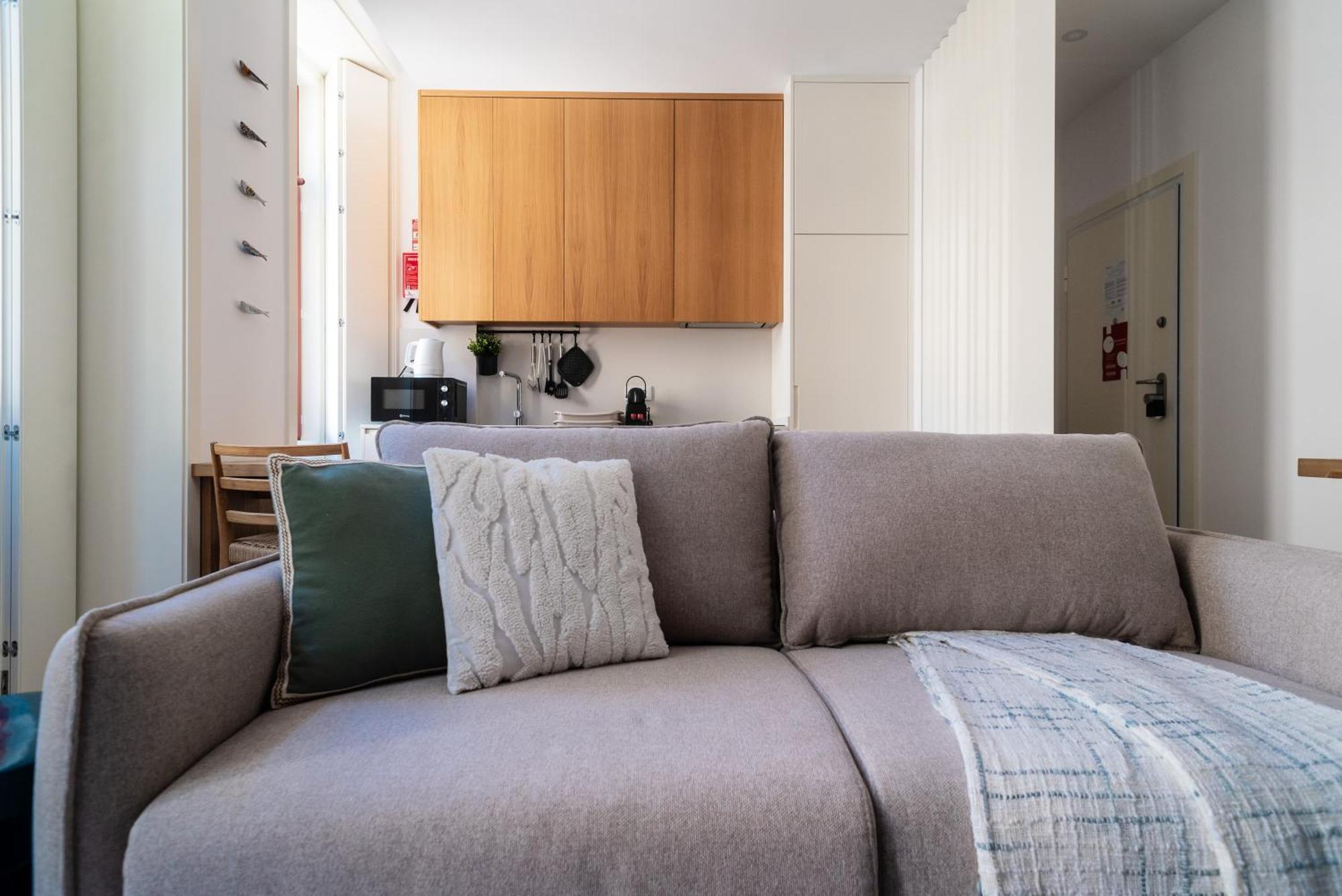 Apartment Bright Bonfim Flat W/ Balcony By Lovelystay