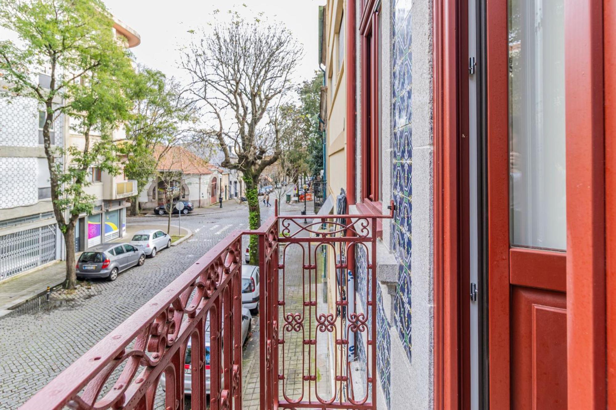 Bright Bonfim Flat W/ Balcony By Lovelystay Porto