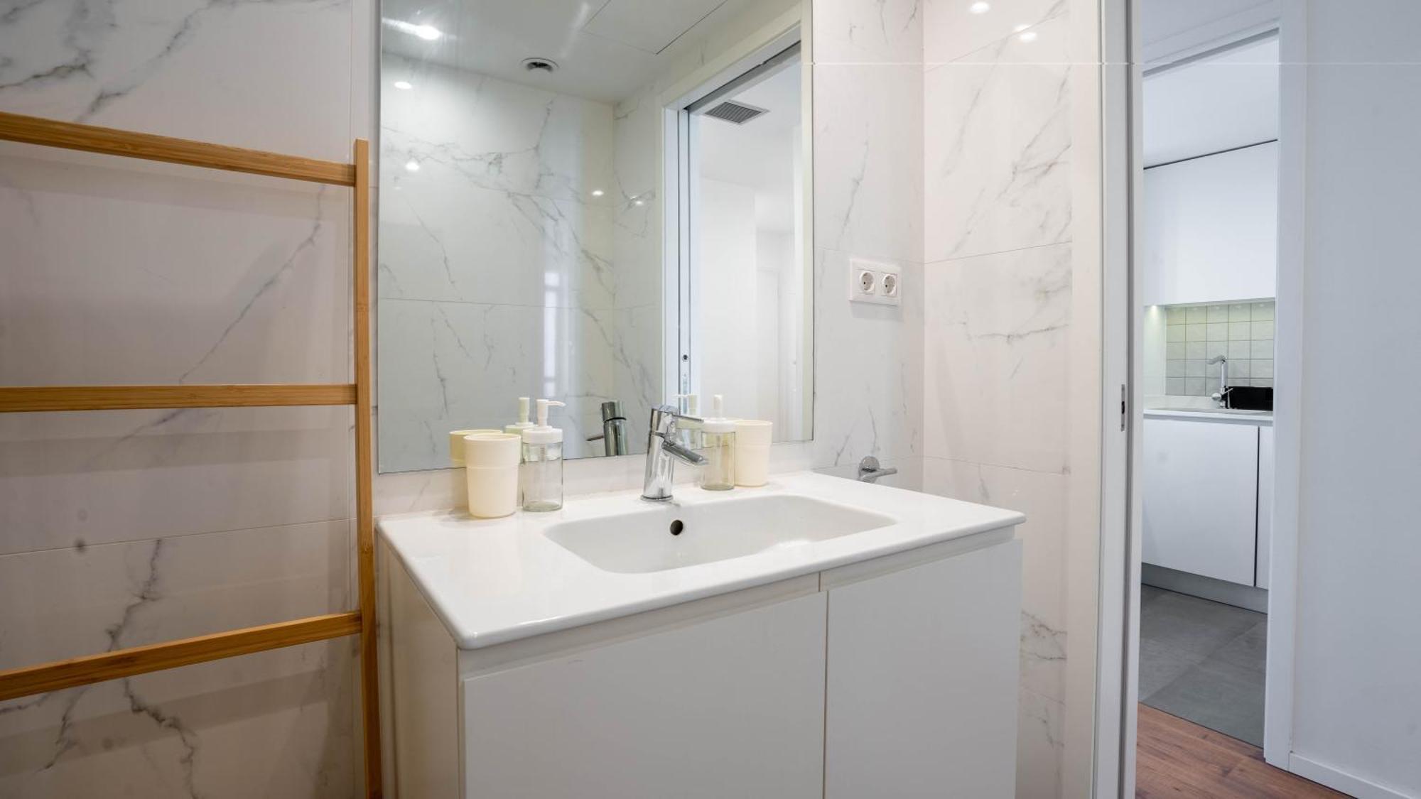 Apartment Retreat W Free Parking By Lovelystay Porto