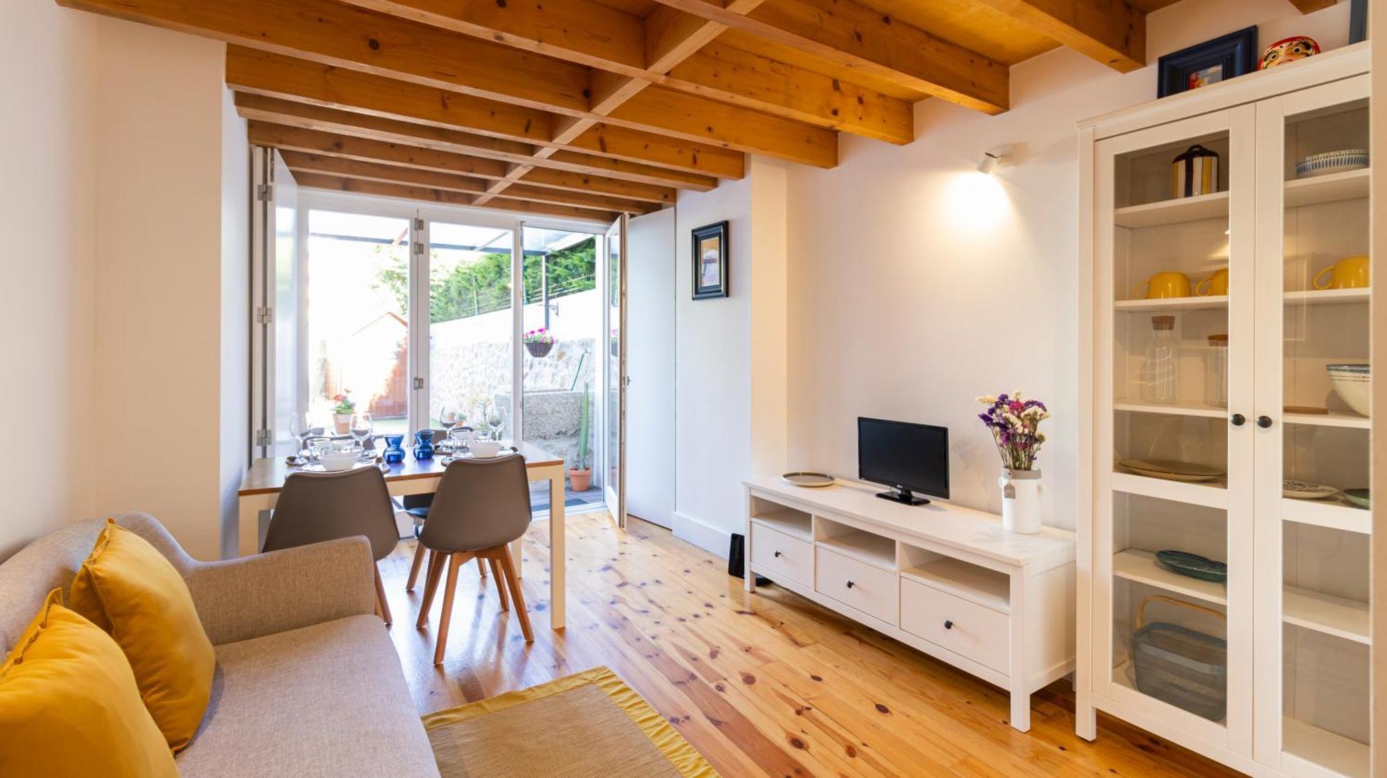 Center Duplex W Patio By Lovelystay *
