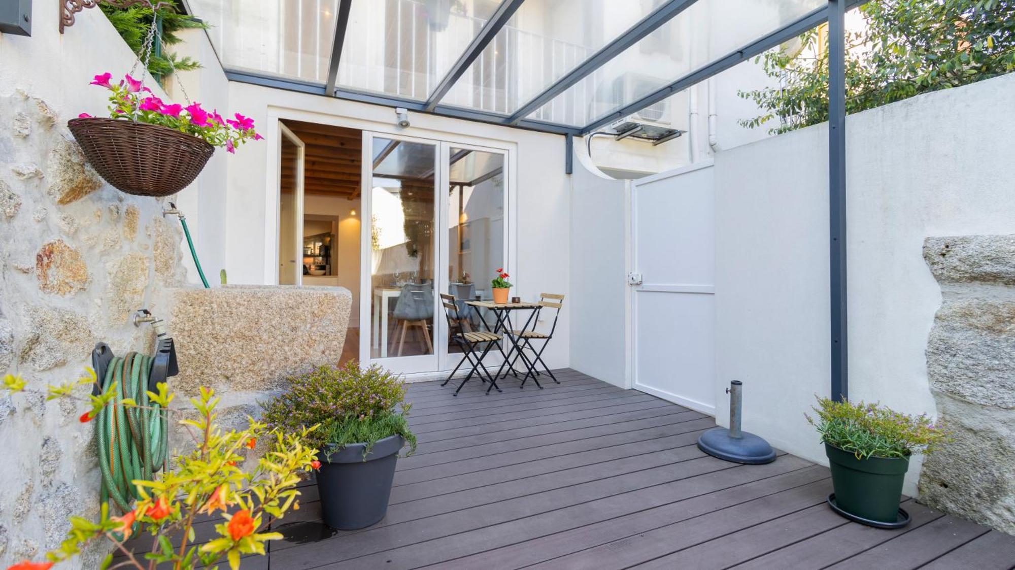 Center Duplex W Patio By Lovelystay *