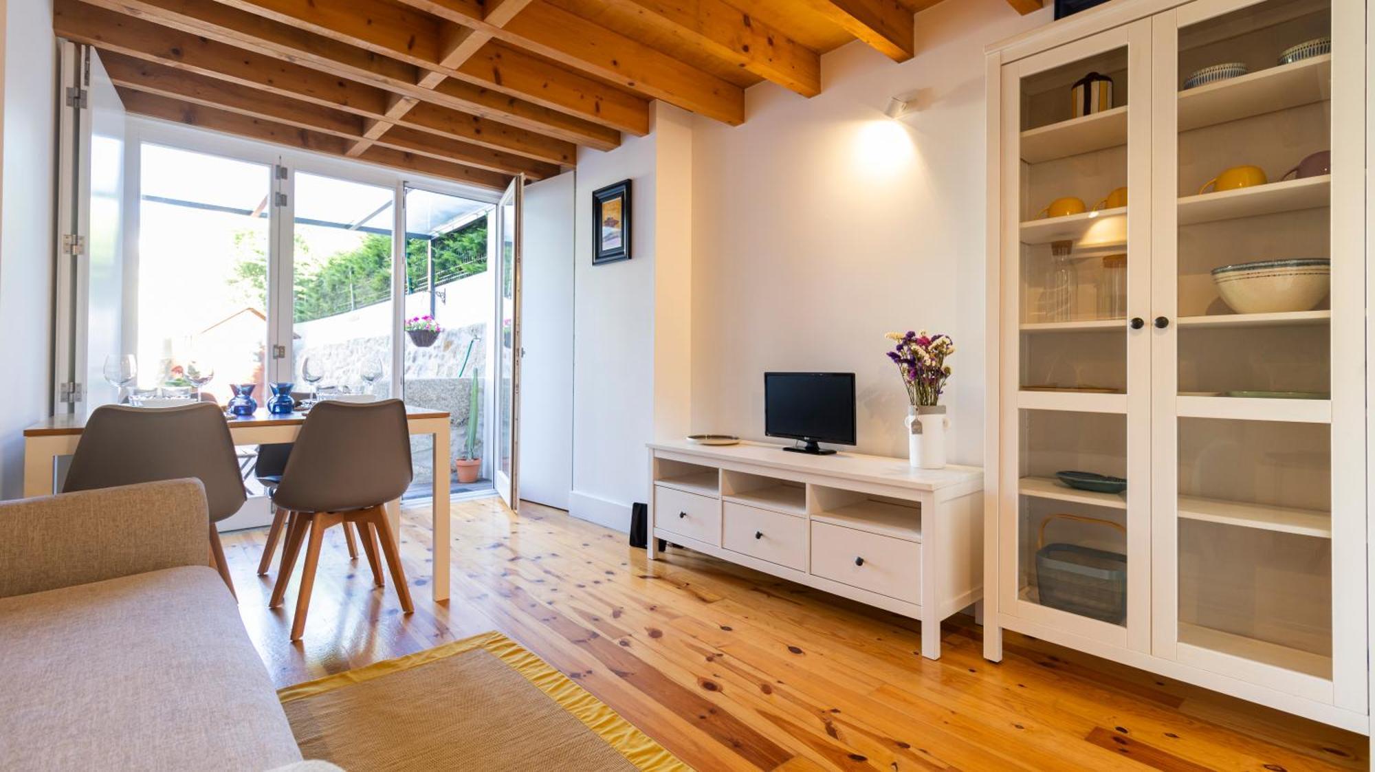 Center Duplex W Patio By Lovelystay Porto