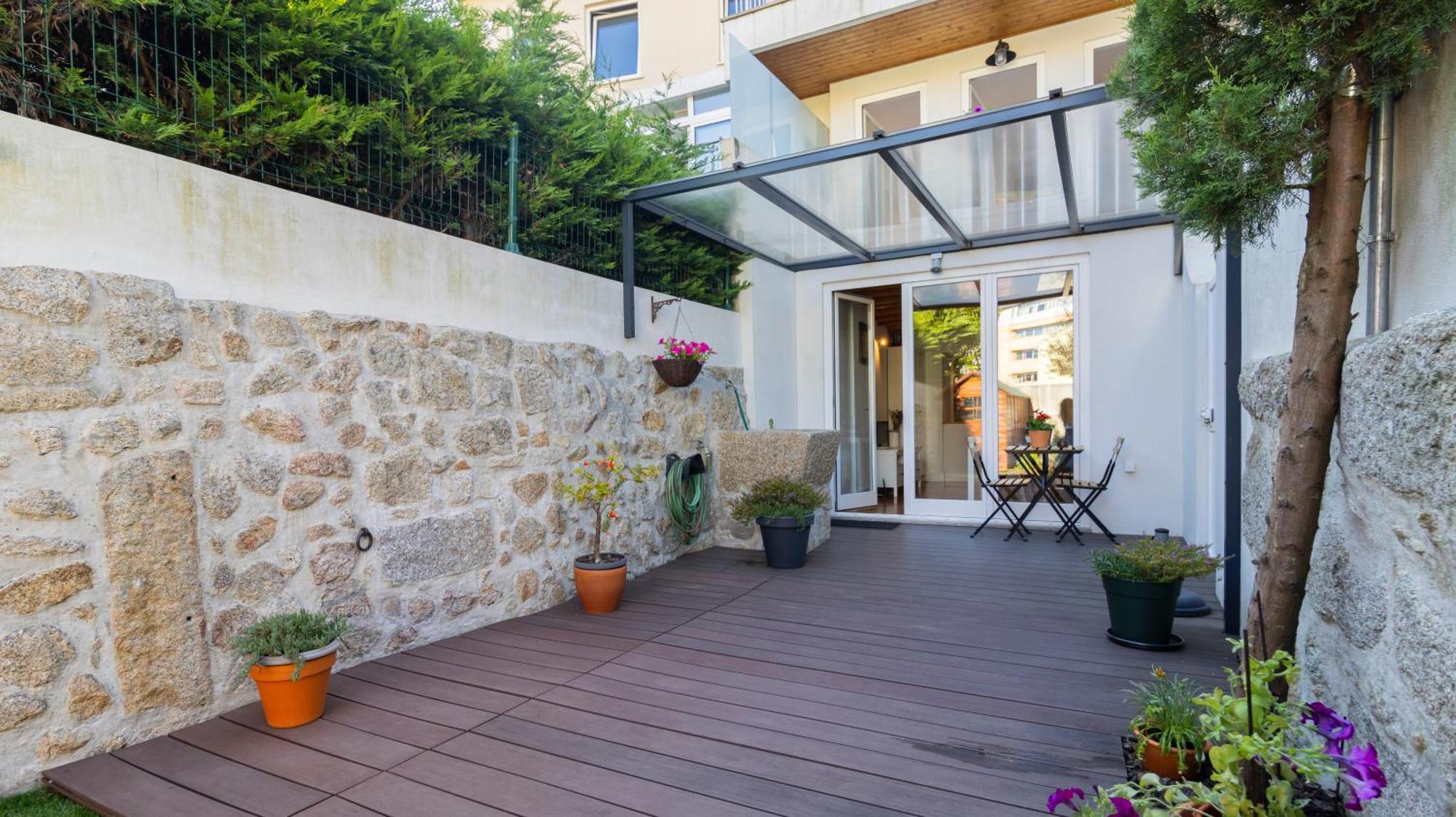 Center Duplex W Patio By Lovelystay