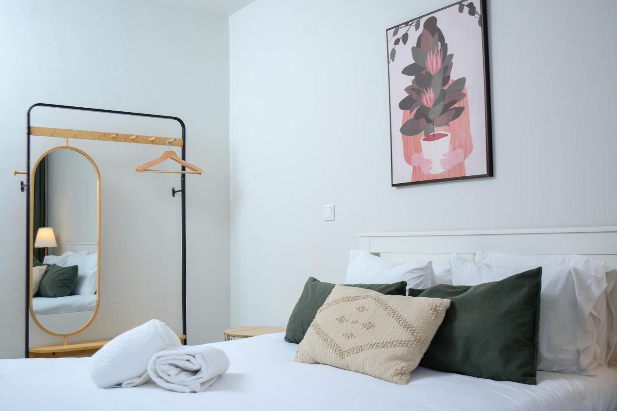 Travel And Live Apartment