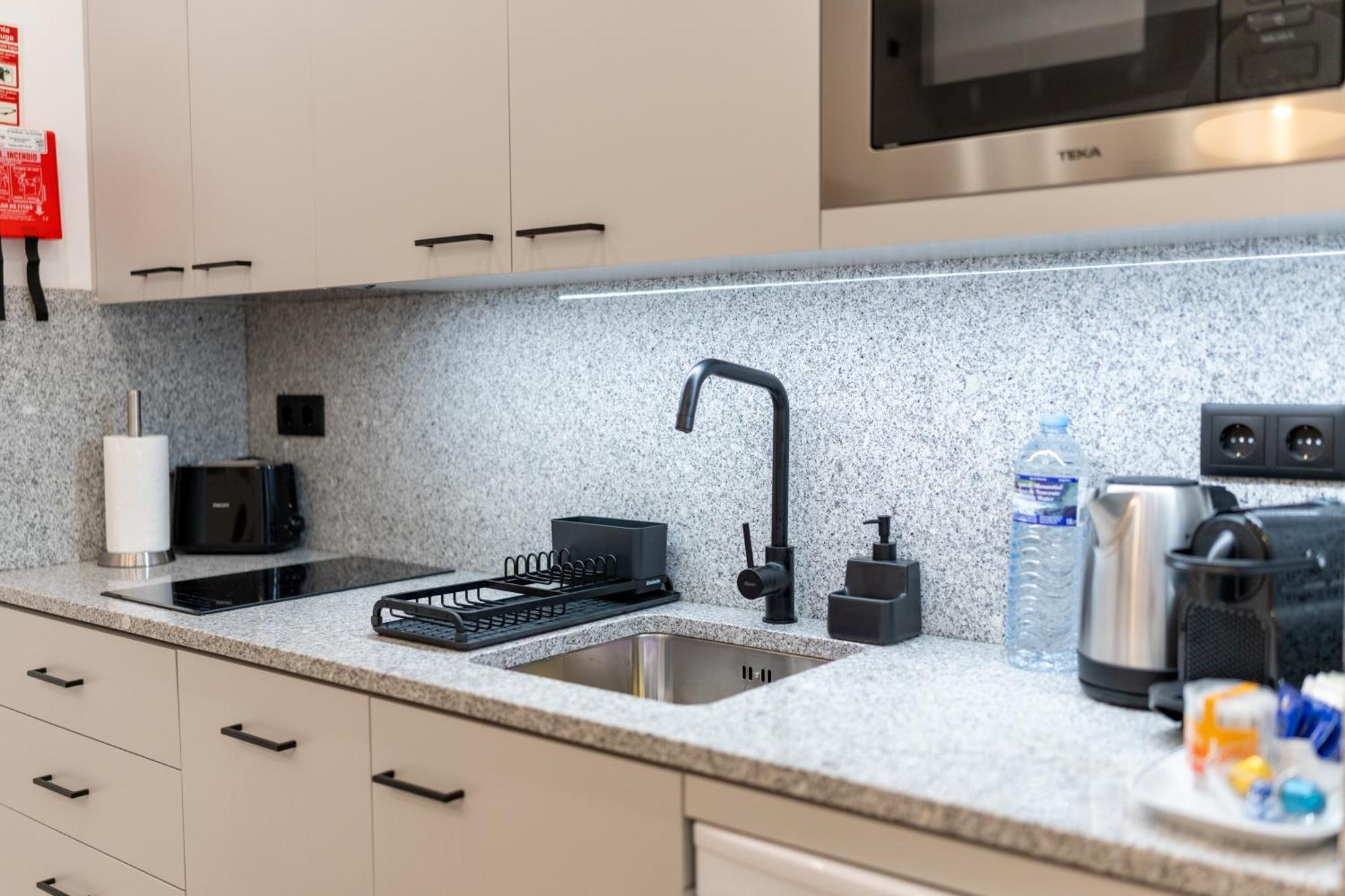 Casa Flores - 2 Bedroom, Lift, Ac, Car Parking - Extra Porto