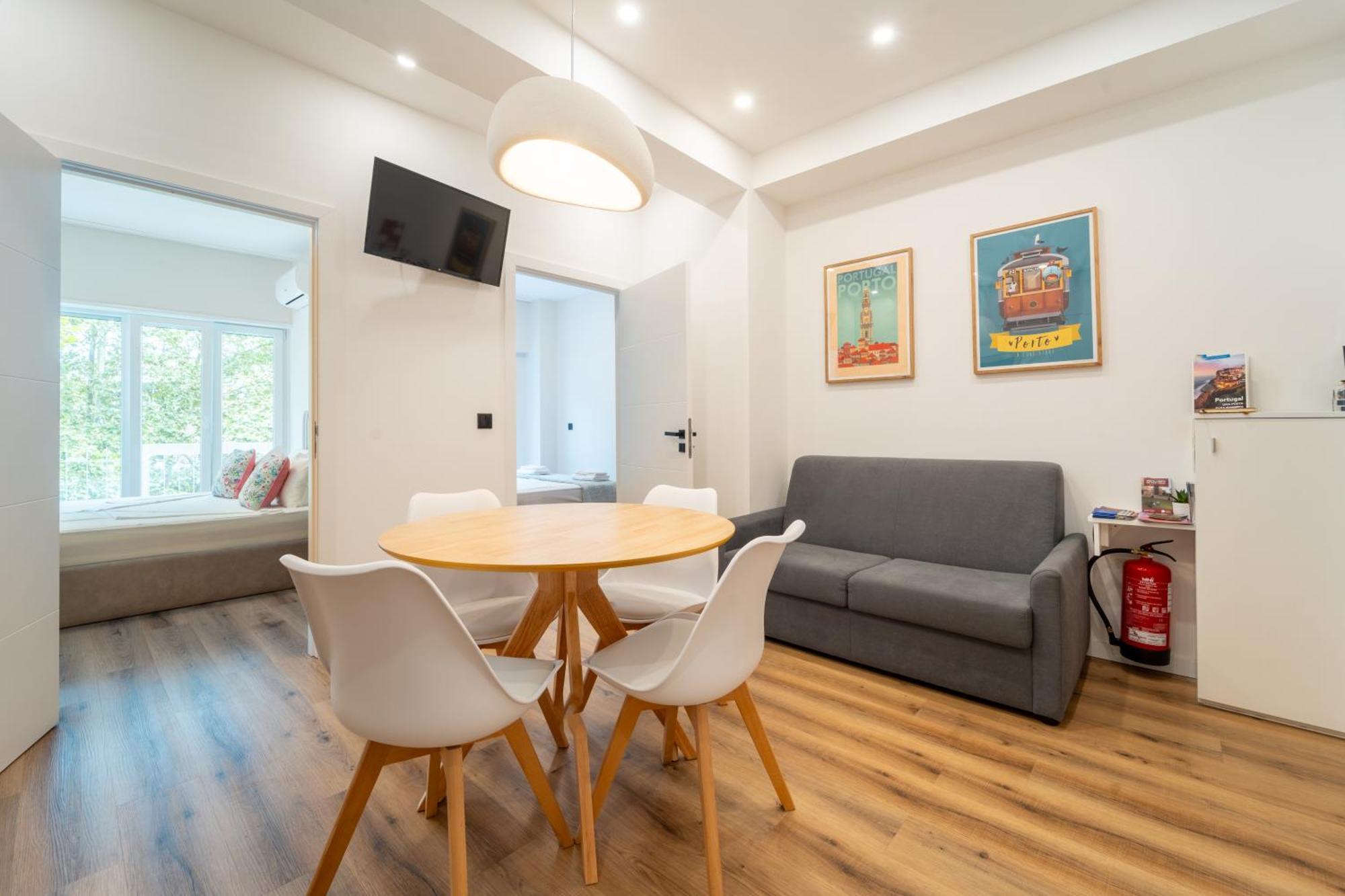Casa Flores - 2 Bedroom, Lift, Ac, Car Parking - Extra
