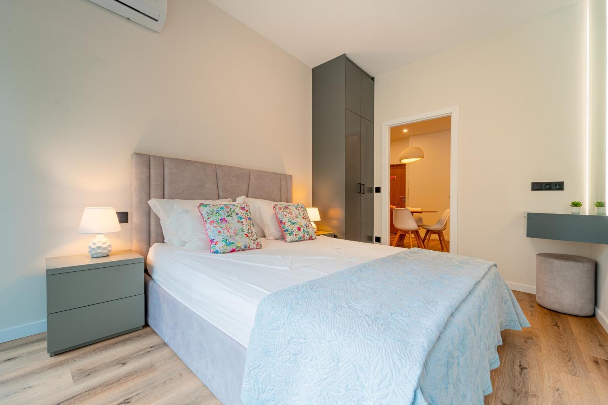 Apartment Casa Flores - 2 Bedroom, Lift, Ac, Car Parking - Extra *