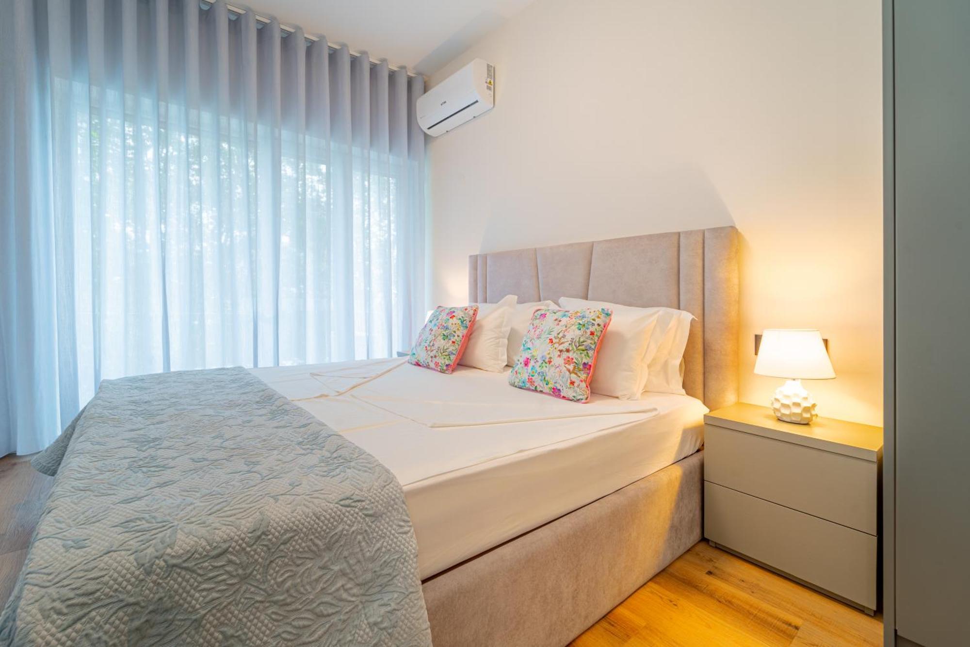 Apartment Casa Flores - 2 Bedroom, Lift, Ac, Car Parking - Extra Porto