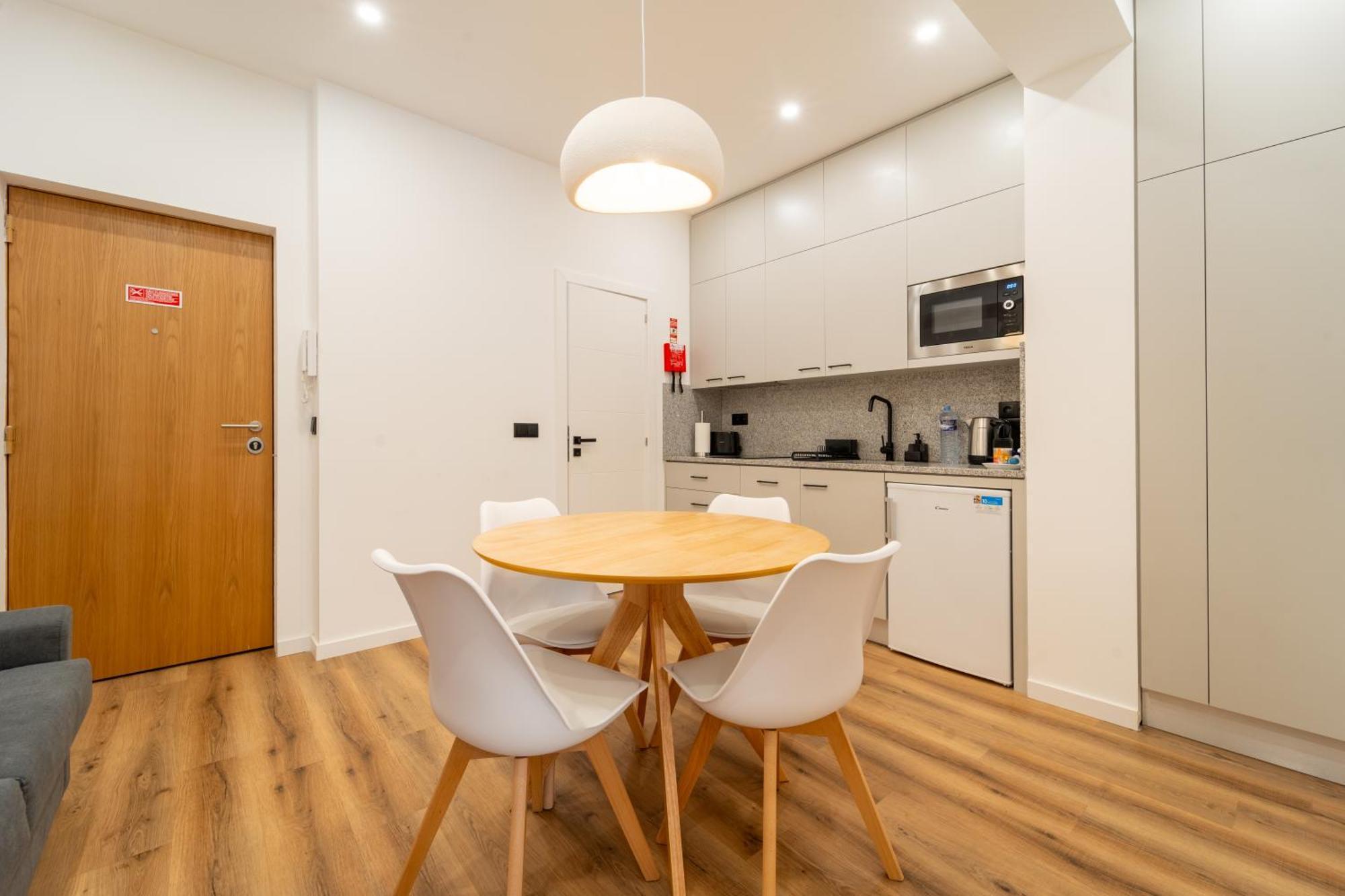 Casa Flores - 2 Bedroom, Lift, Ac, Car Parking - Extra