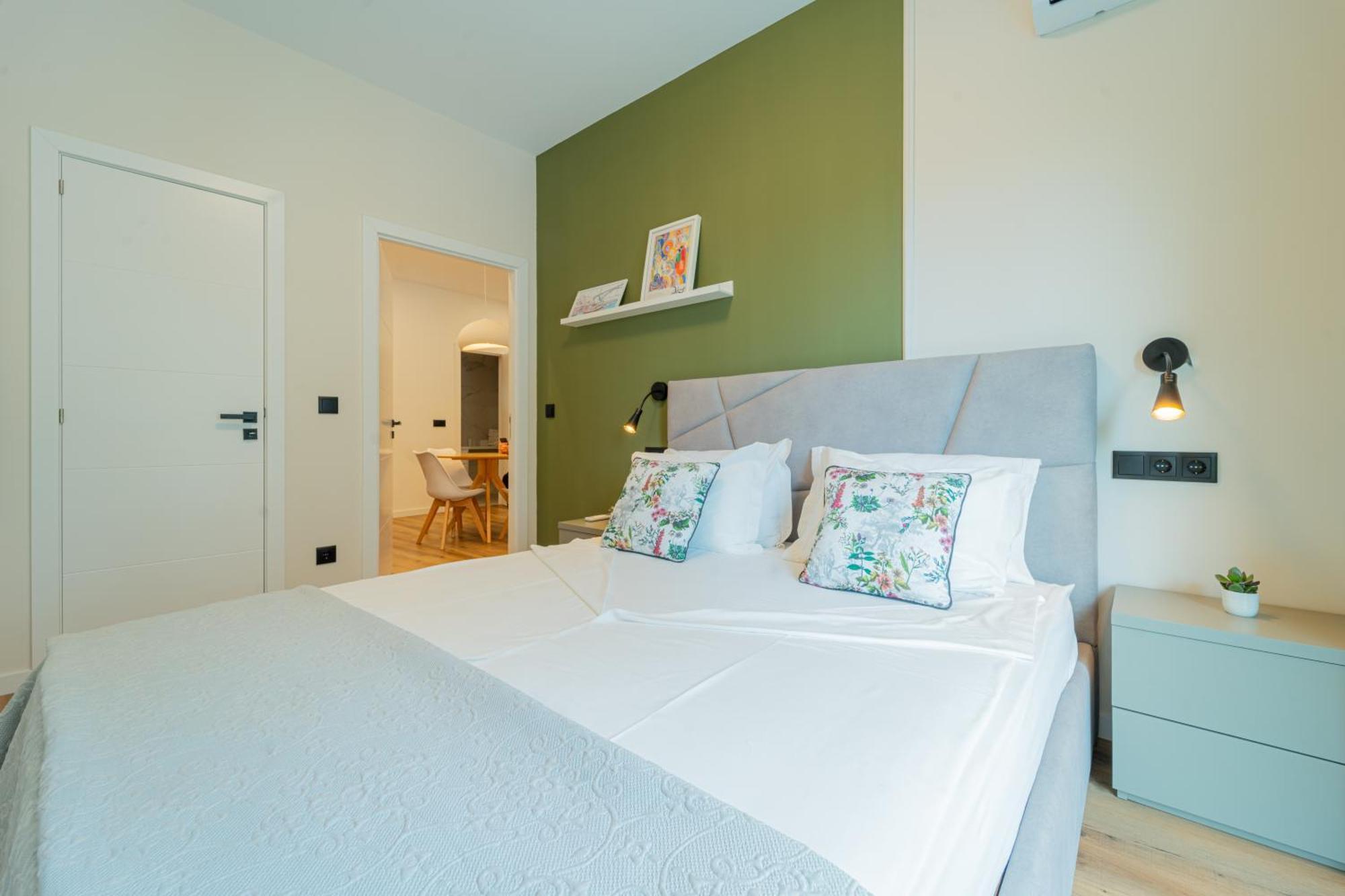 Apartment Casa Flores - 2 Bedroom, Lift, Ac, Car Parking - Extra