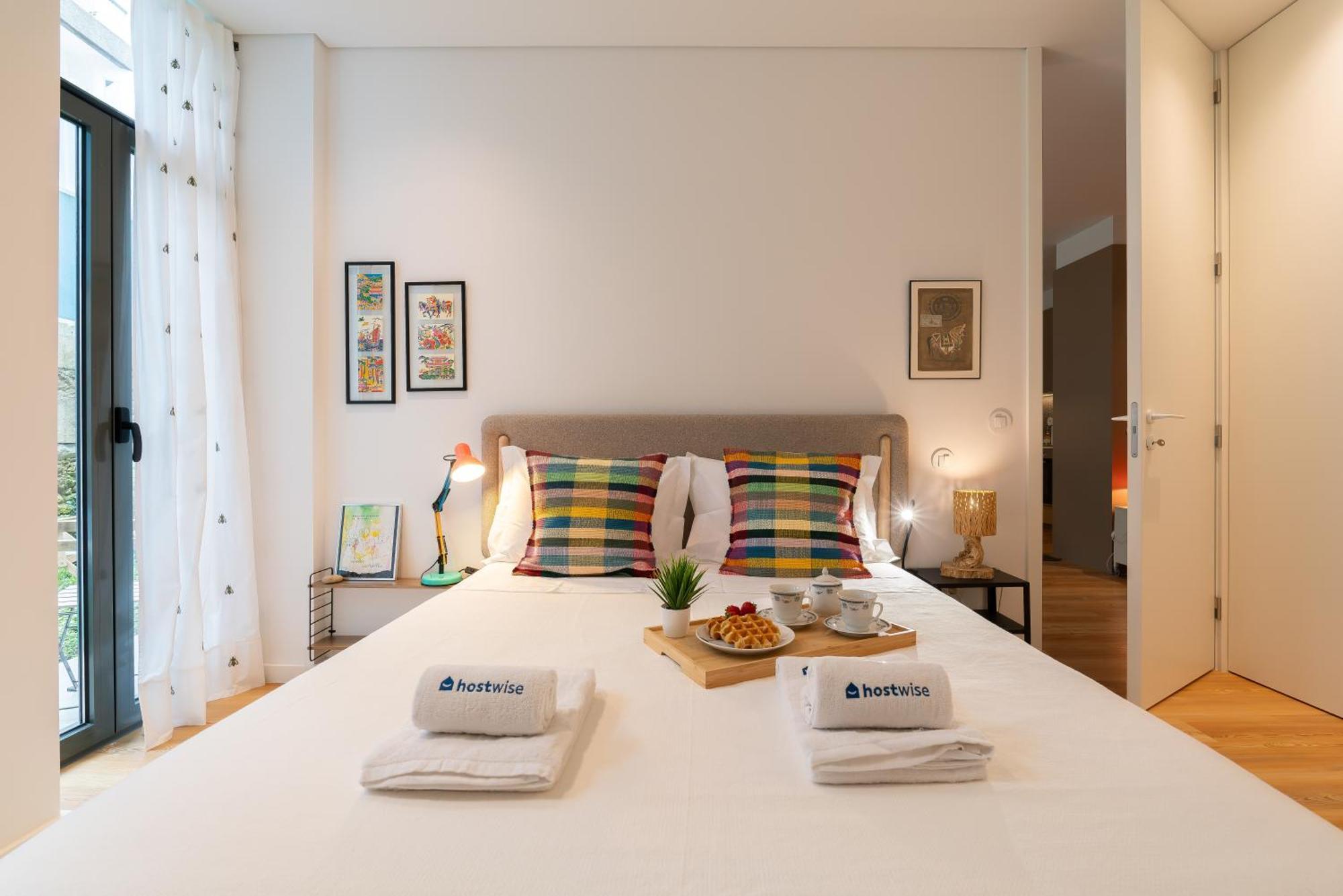 Host Wise - Stylish Urban Flat With Terrace Apartment *