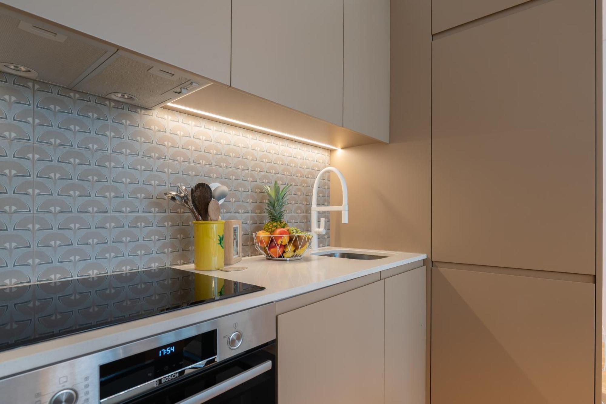 Host Wise - Stylish Urban Flat With Terrace *