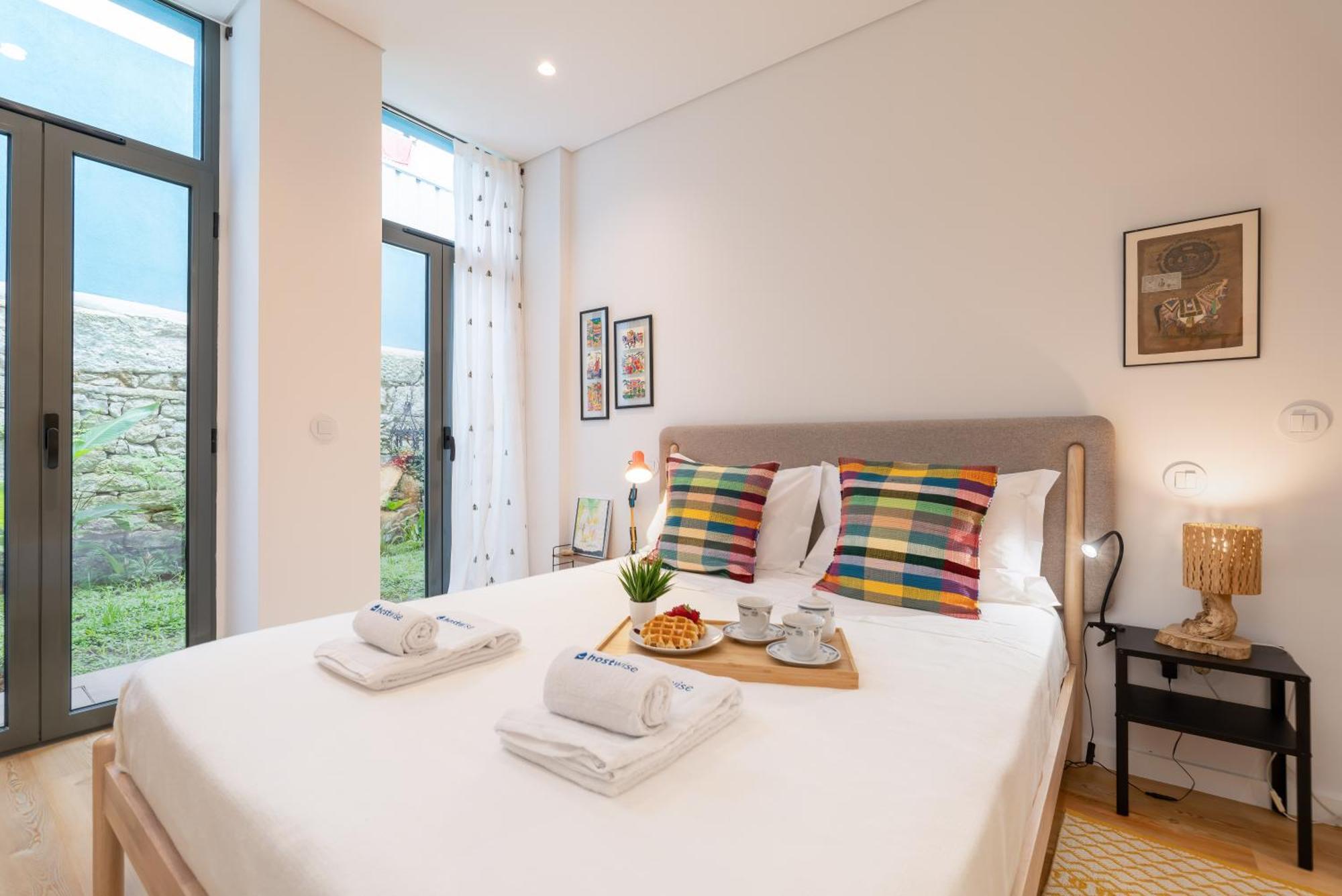 Host Wise - Stylish Urban Flat With Terrace *