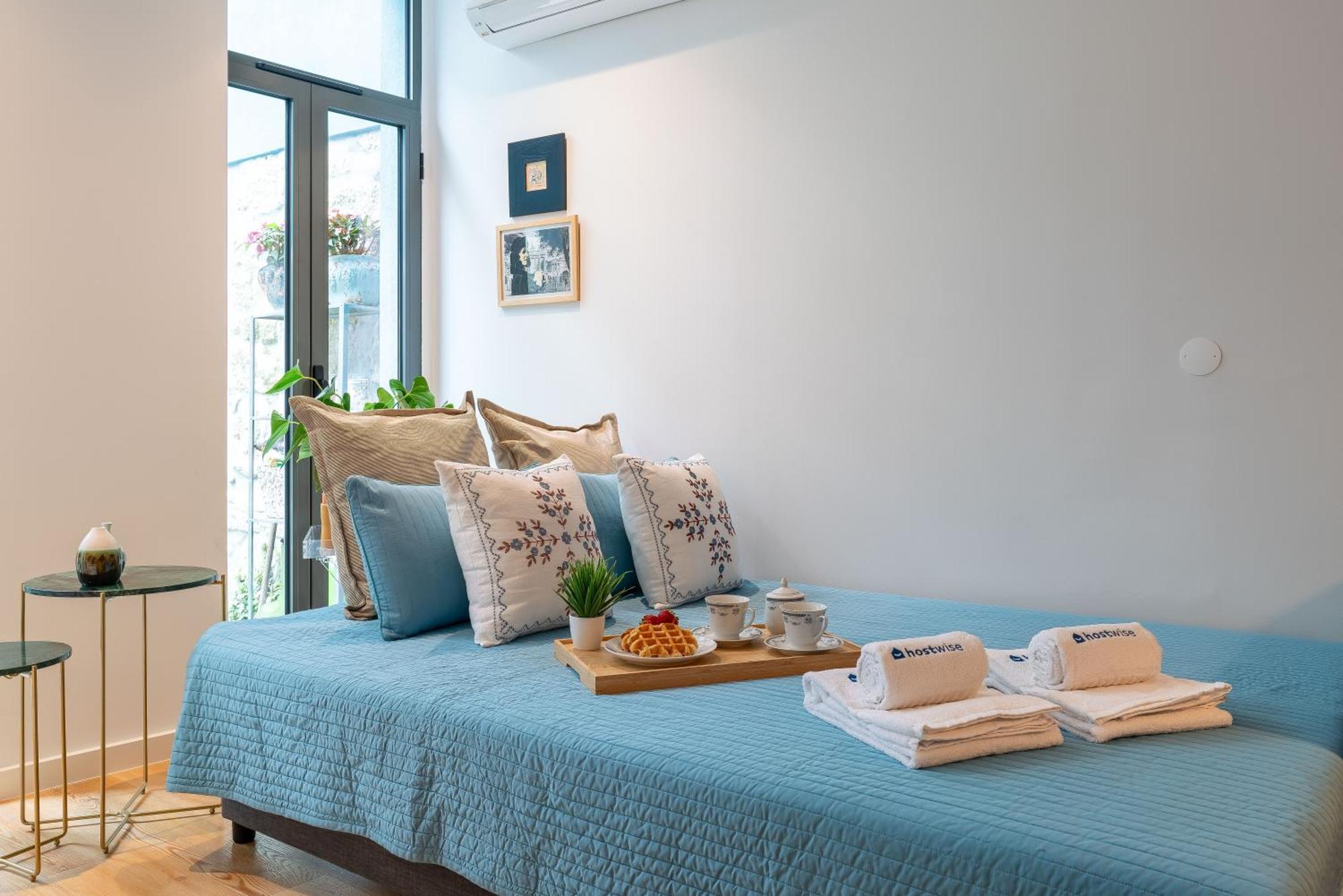 Apartment Host Wise - Stylish Urban Flat With Terrace