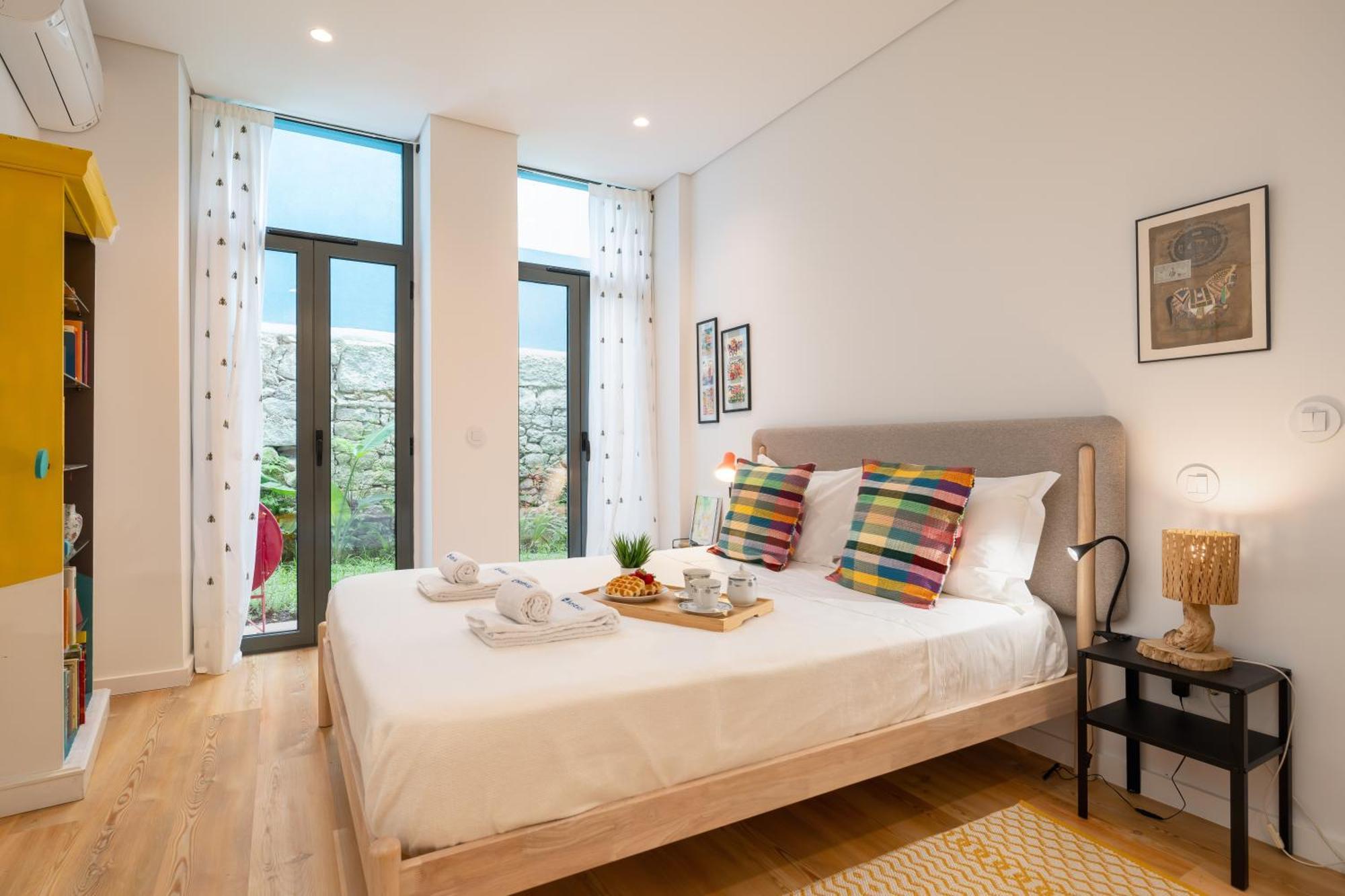 Host Wise - Stylish Urban Flat With Terrace *