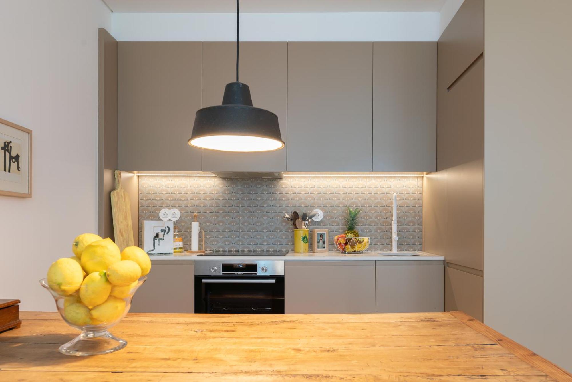 Host Wise - Stylish Urban Flat With Terrace Apartment