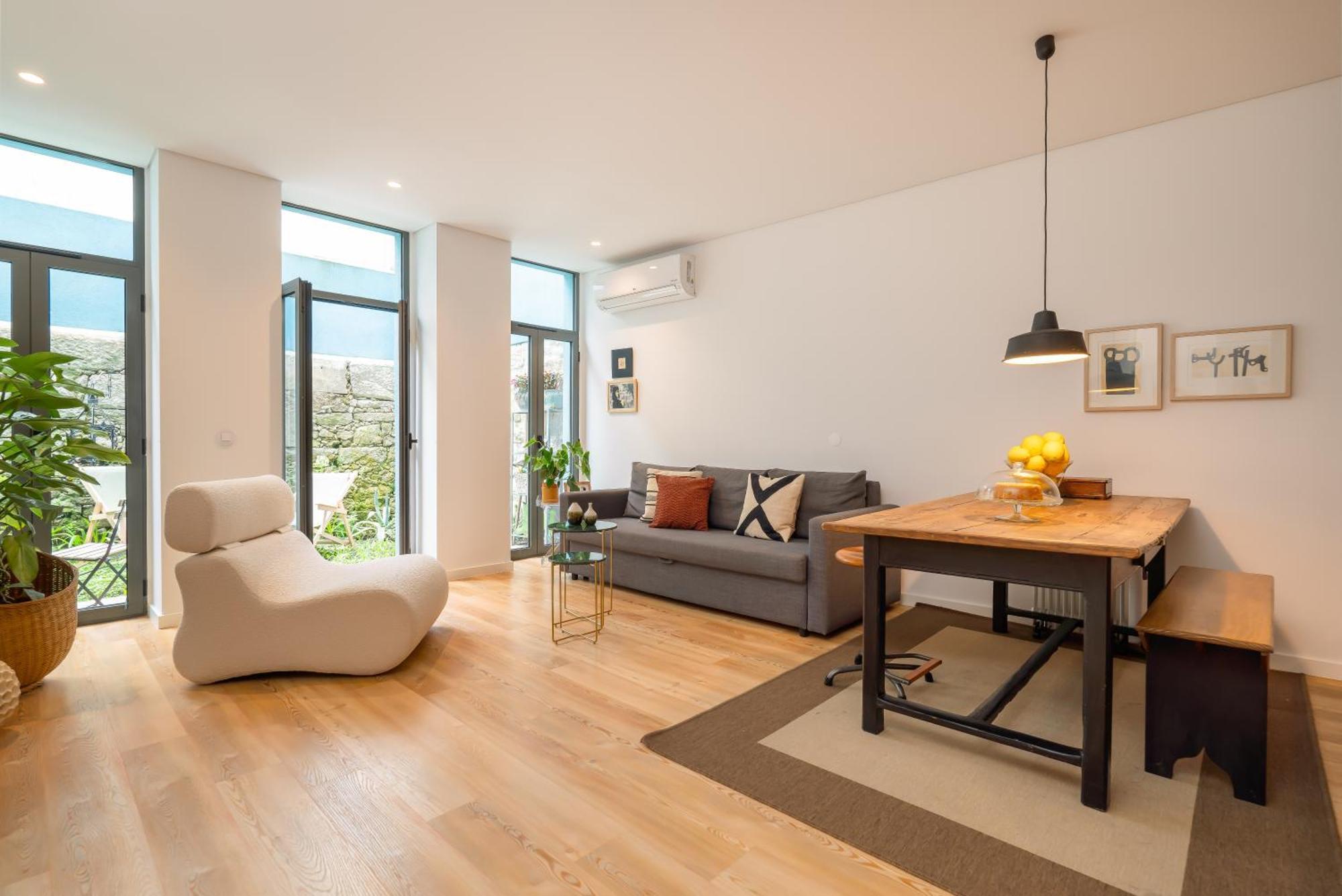 Apartment Host Wise - Stylish Urban Flat With Terrace *