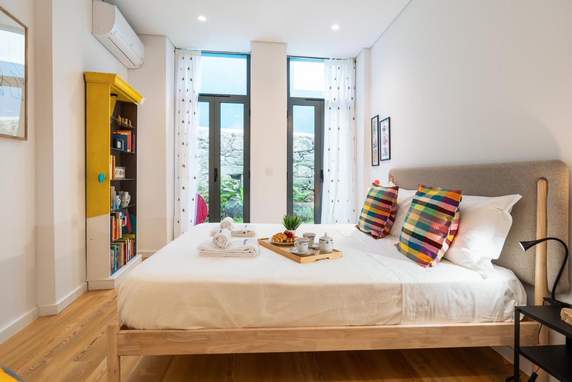 Host Wise - Stylish Urban Flat With Terrace *
