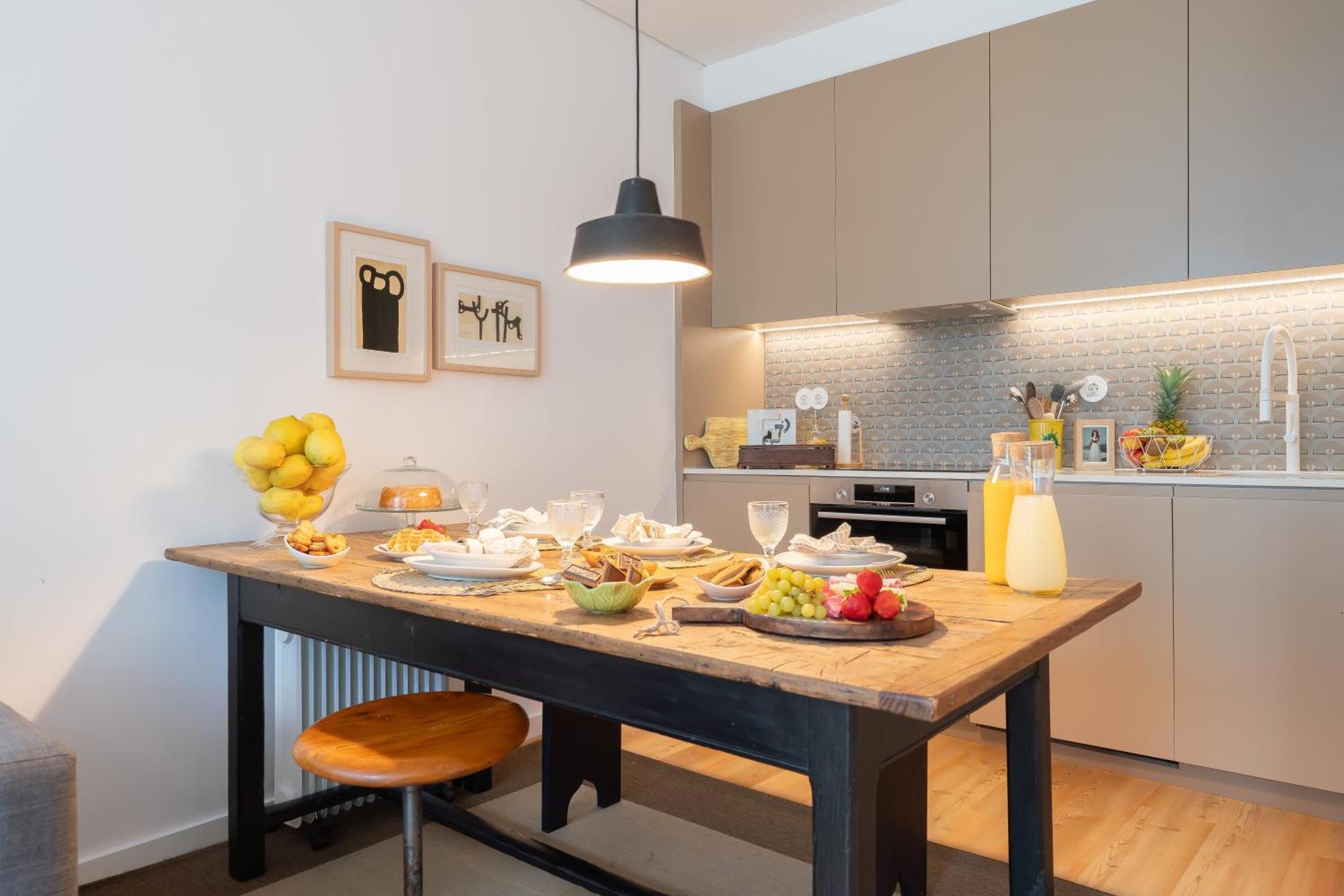Host Wise - Stylish Urban Flat With Terrace Apartment