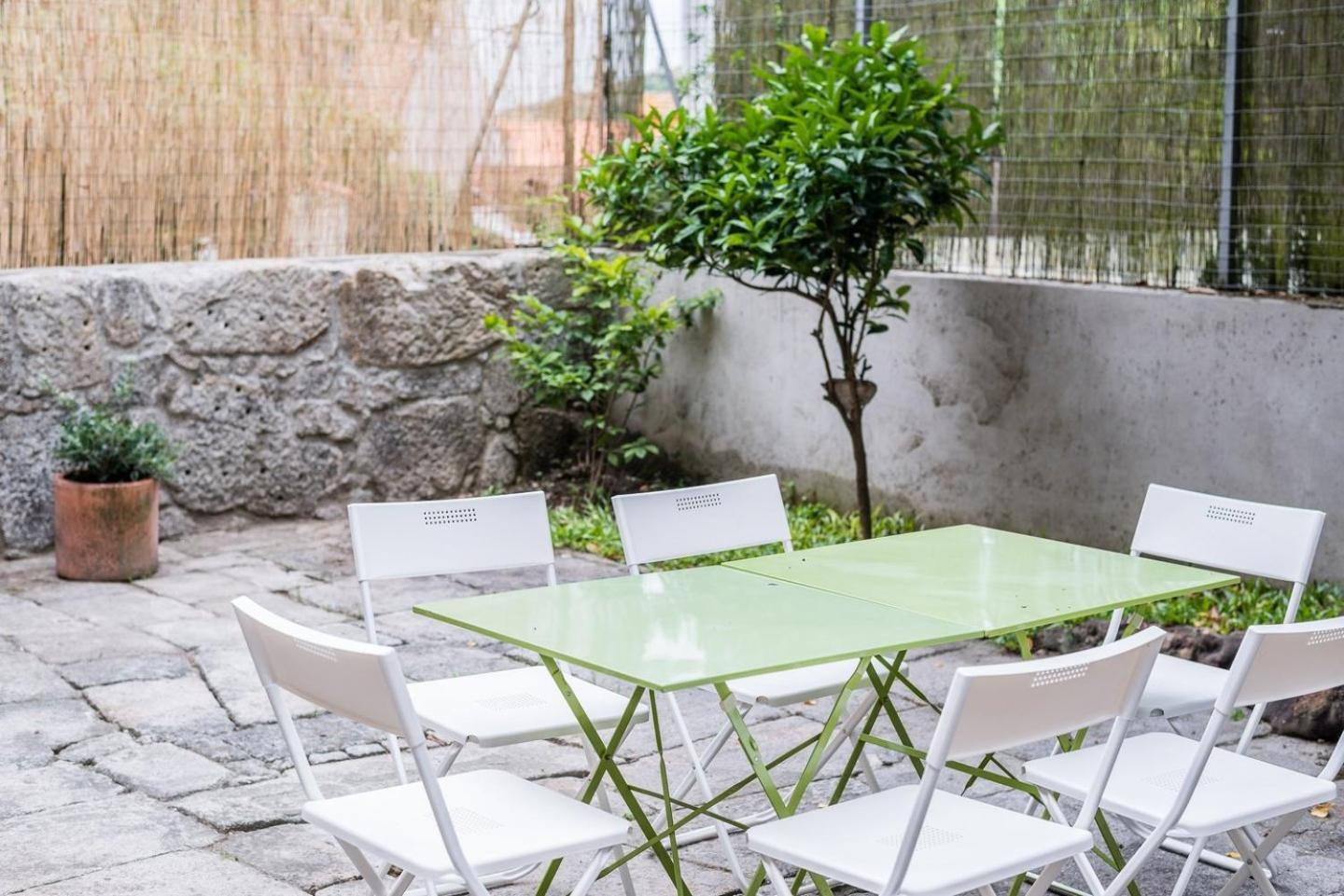 Guestready - Historic Courtyard Townhouse Porto