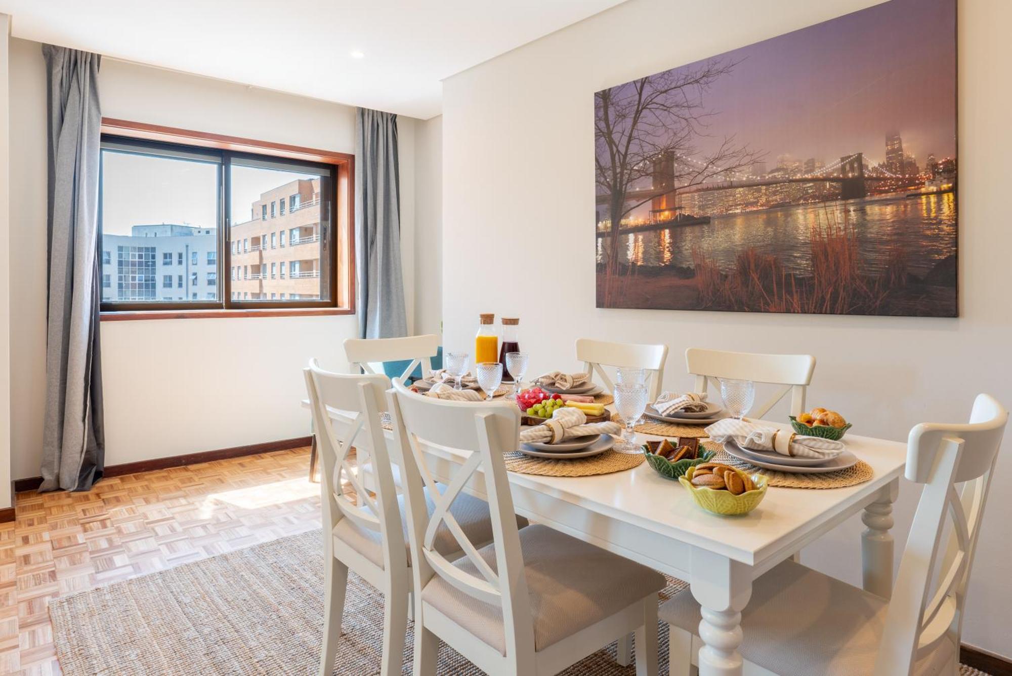 Apartment Host Wise - Bright And Elegant Urban Flat With Balcony