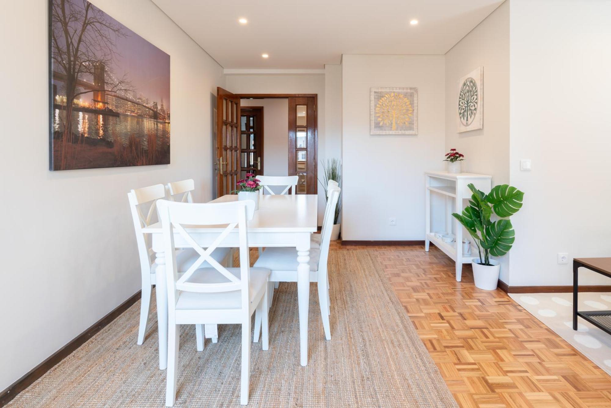 Host Wise - Bright And Elegant Urban Flat With Balcony * Porto