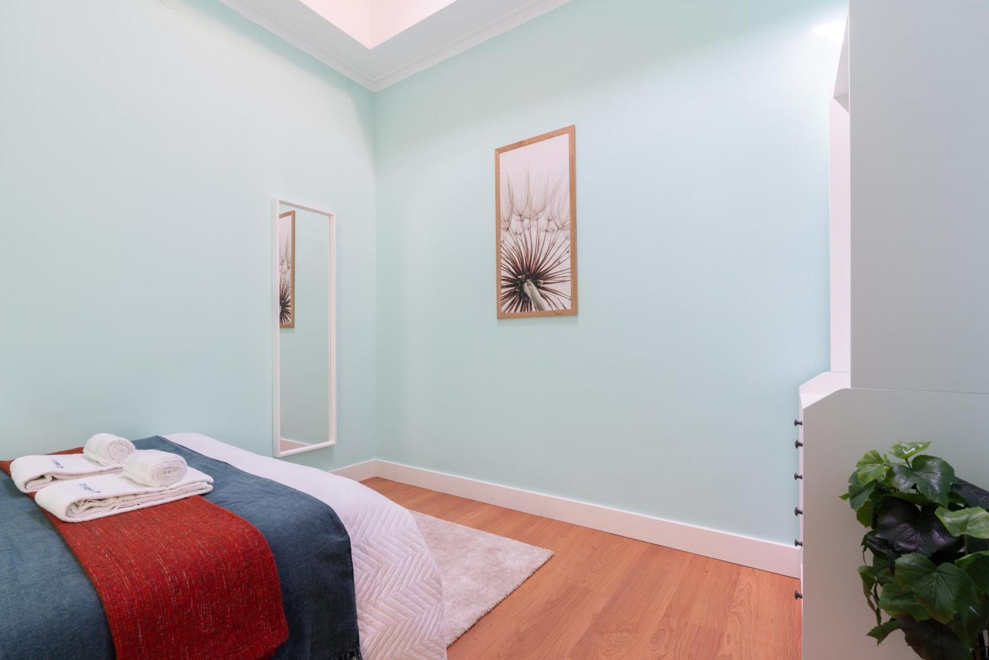 Host Wise - Colorful Bright Flat With Balcony *