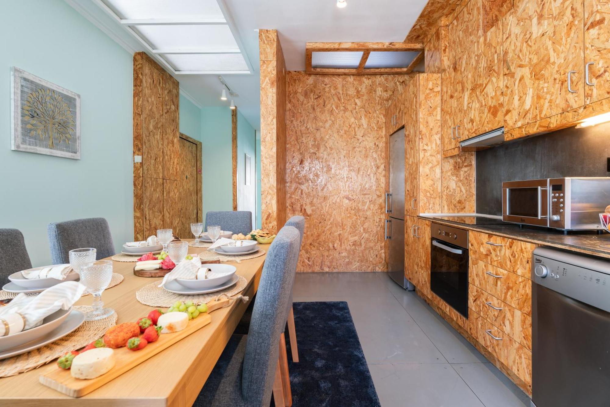 Host Wise - Colorful Bright Flat With Balcony *