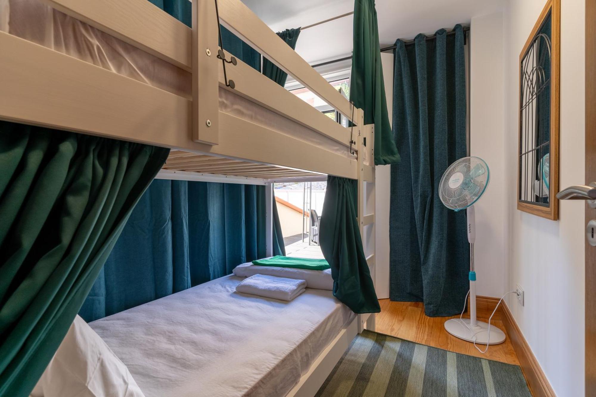 Cozy Nest Hostel *
