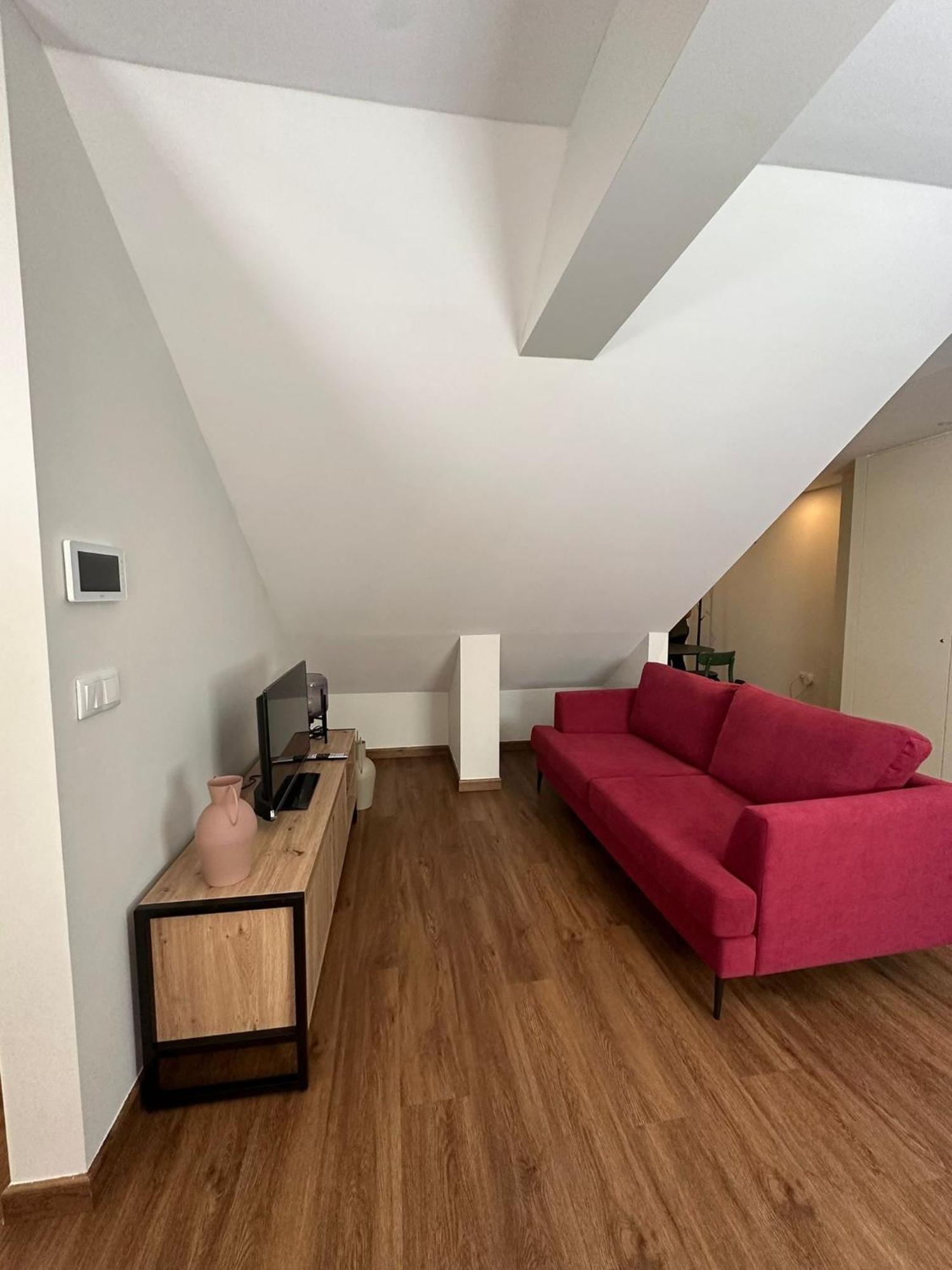 Cozy Miragaia Apartment