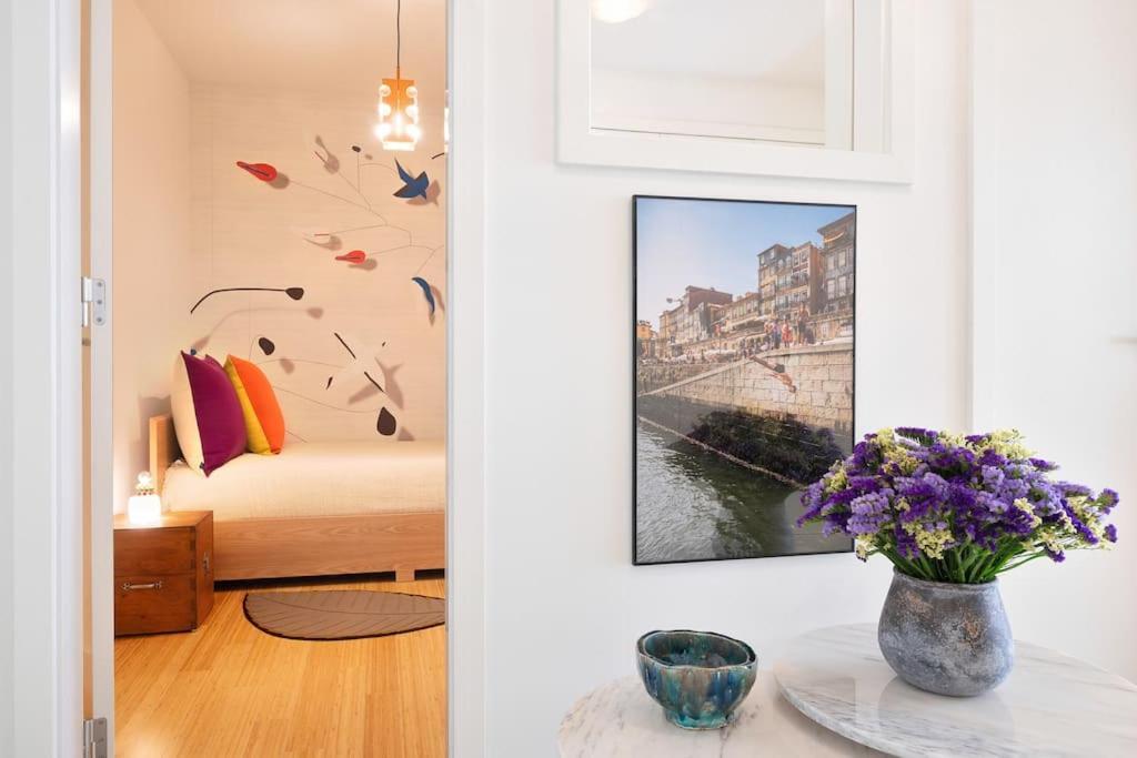 Take Me To Aliados Apartment