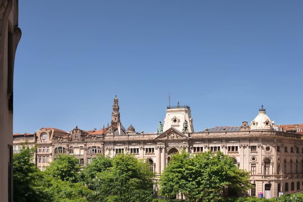 Take Me To Aliados Apartment