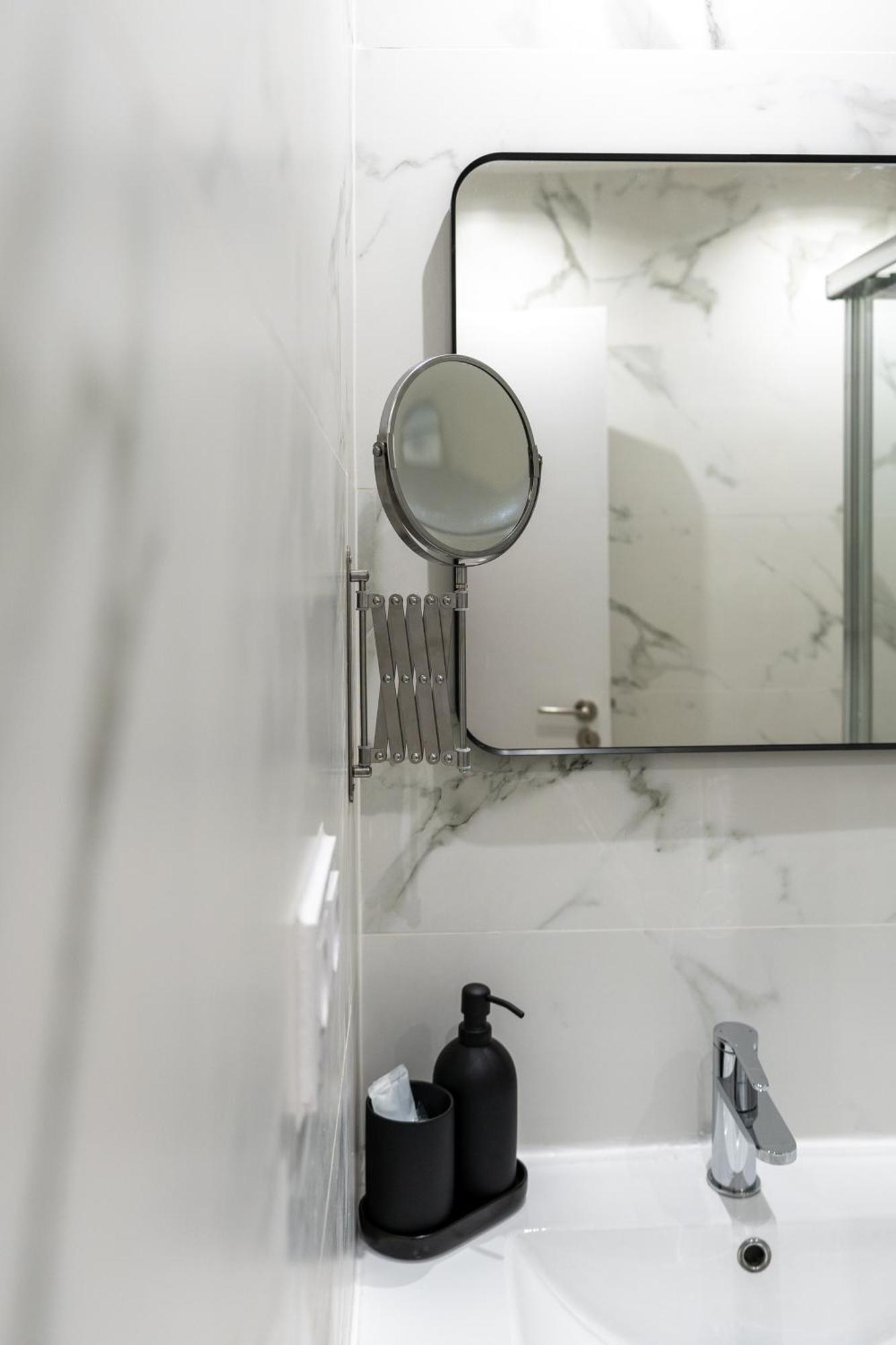Appartement Rola Art Work Ii By Da'home