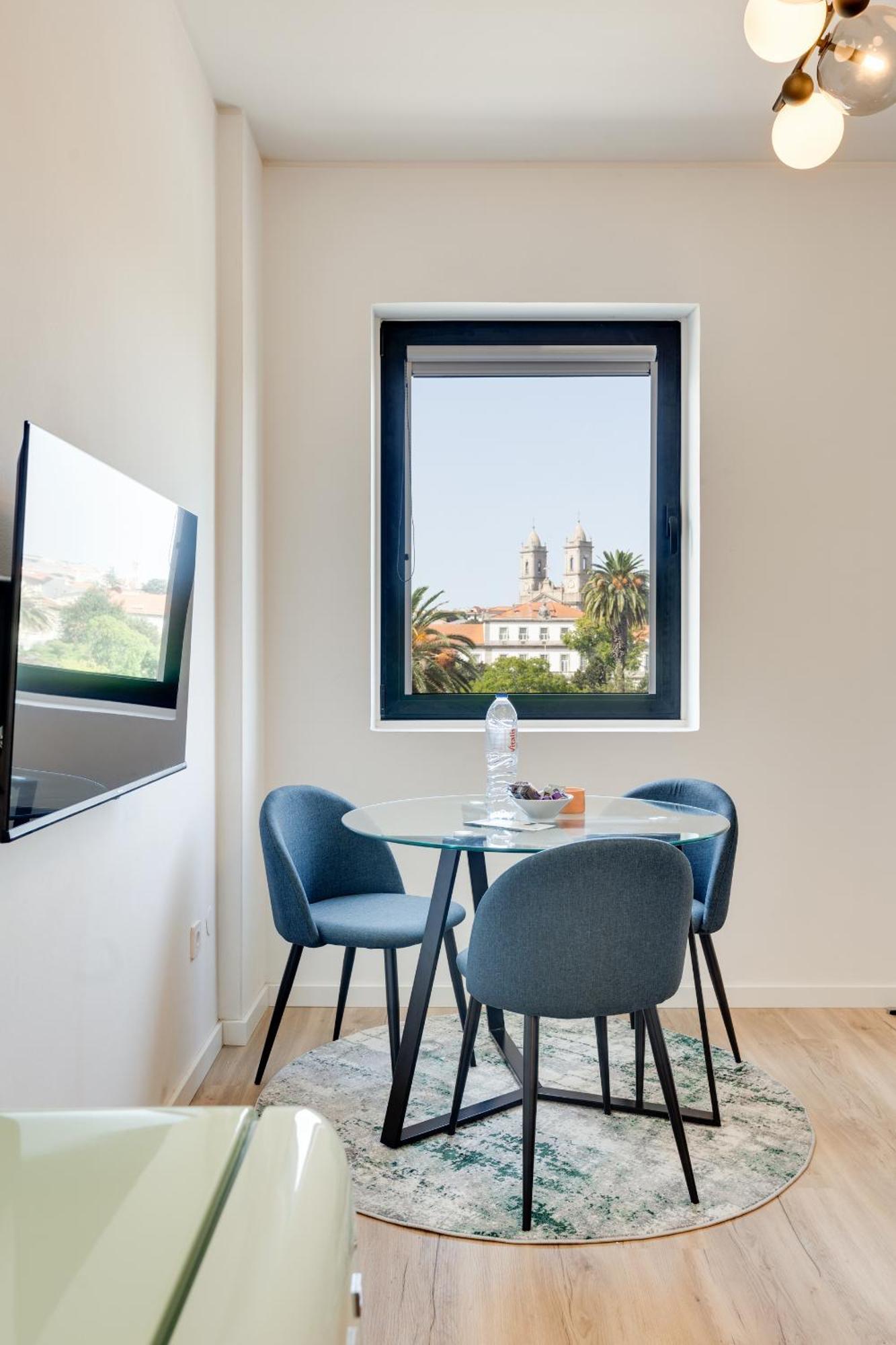Appartement Rola Art Work Ii By Da'home *