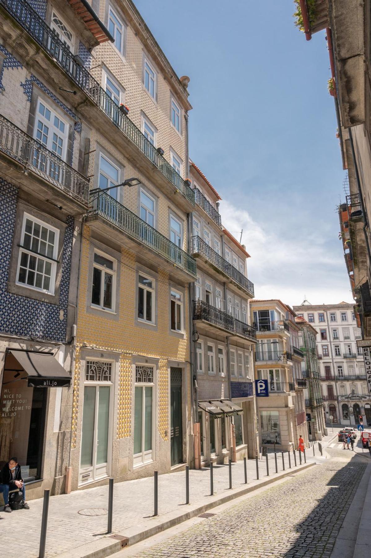 Cardosas Block Luxury
