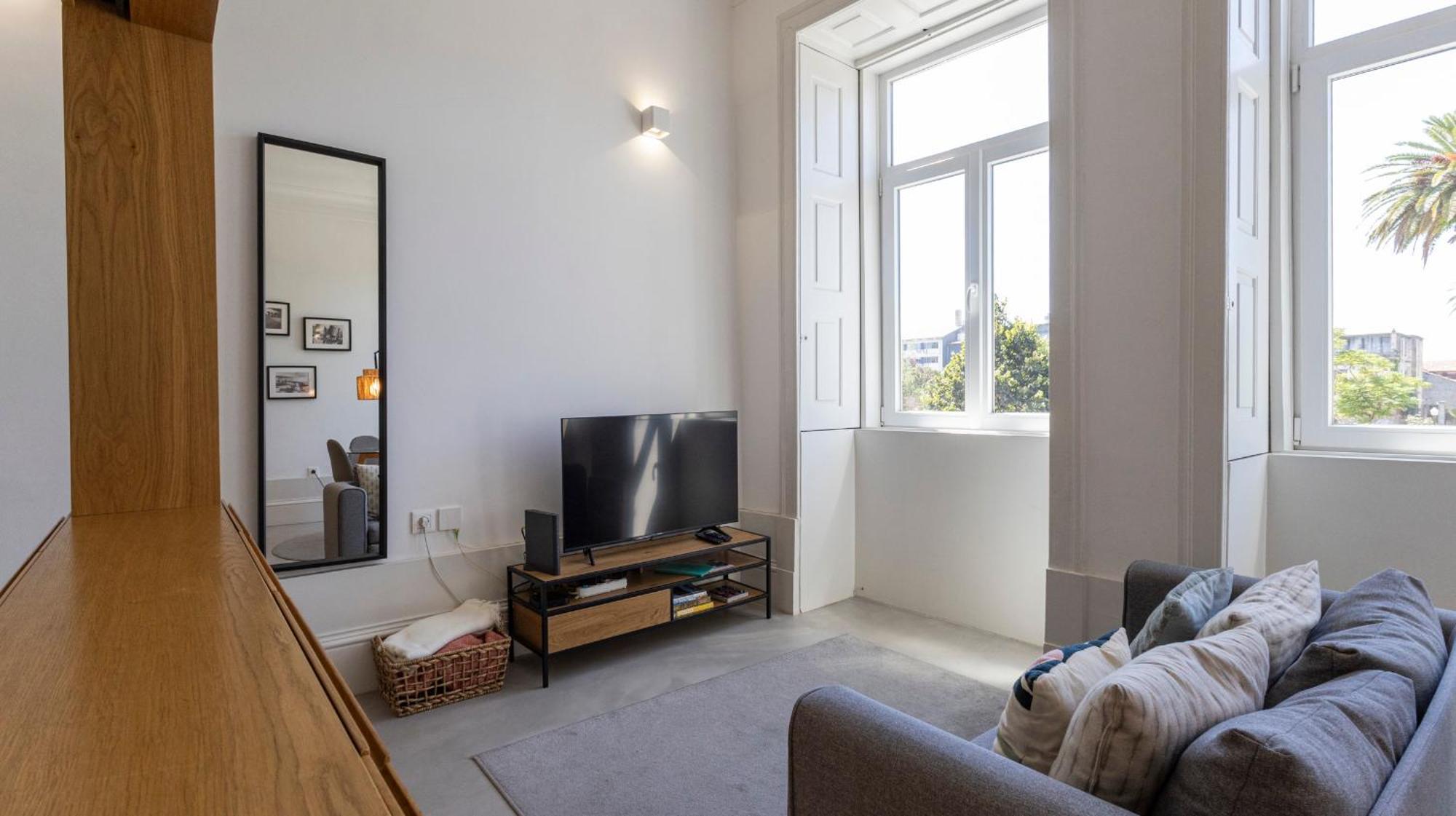 Apartment Downtown By Lovelystay