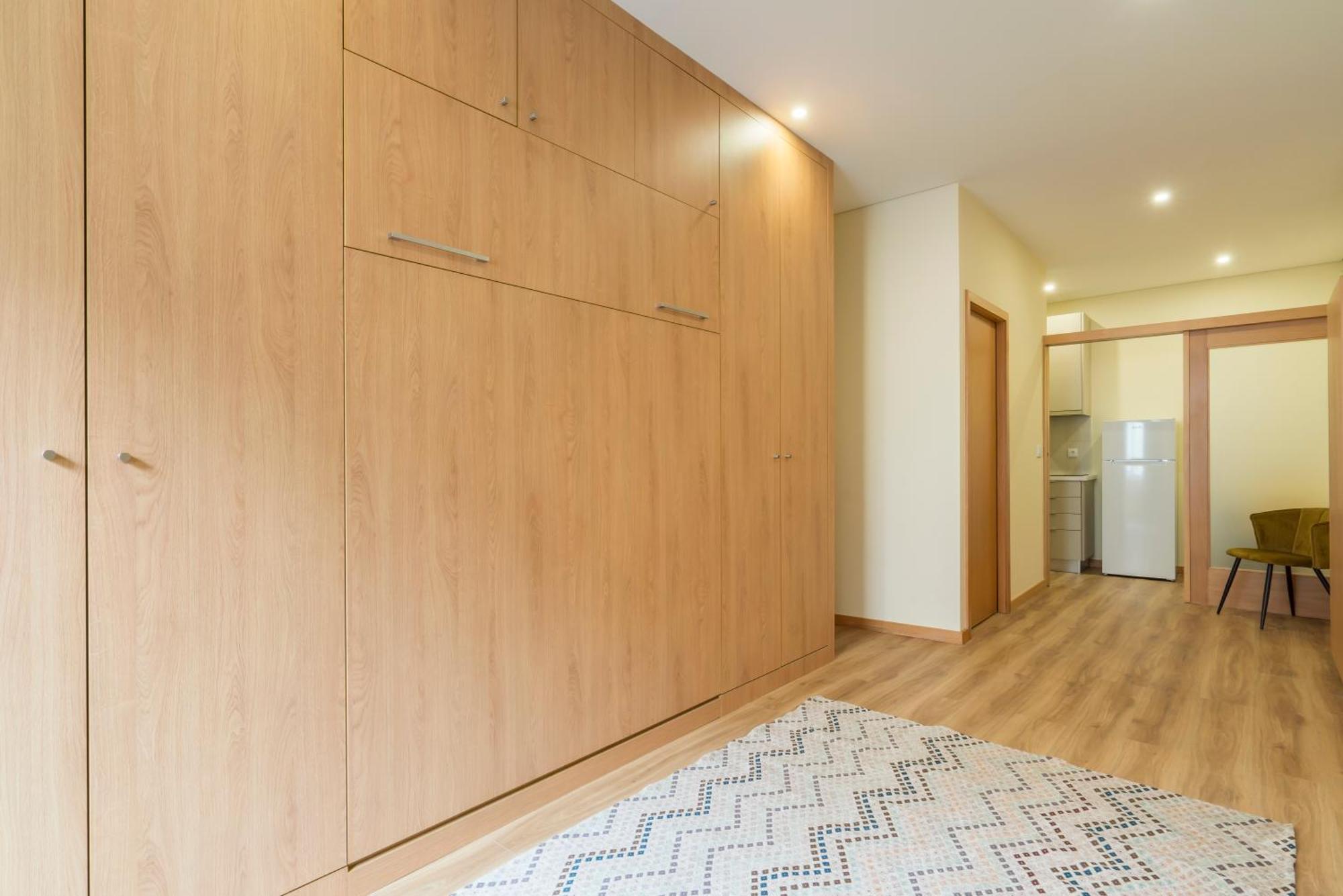 Host Wise - Urban Escape Apartment