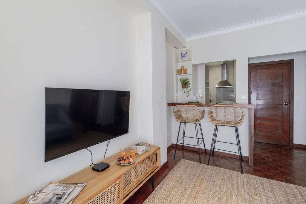 Comfy In Center Apartment