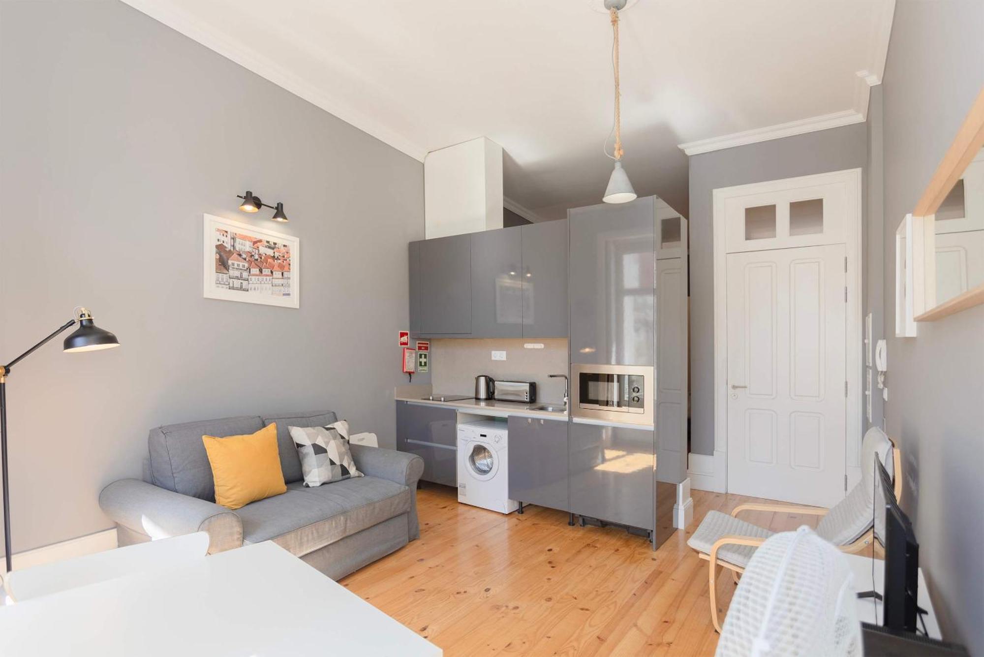 Apartment Liiiving In - Silver Light