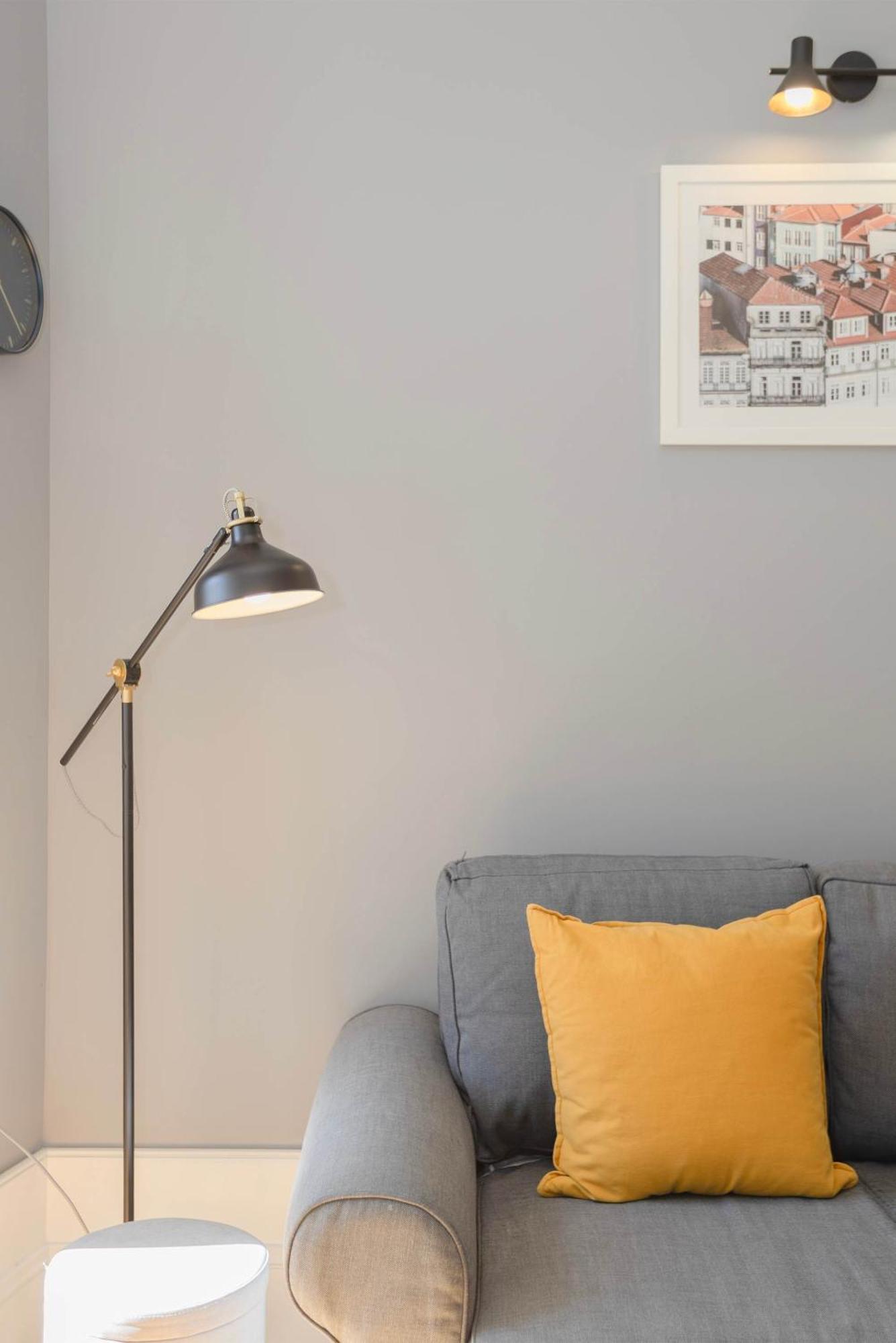 Apartment Liiiving In - Silver Light