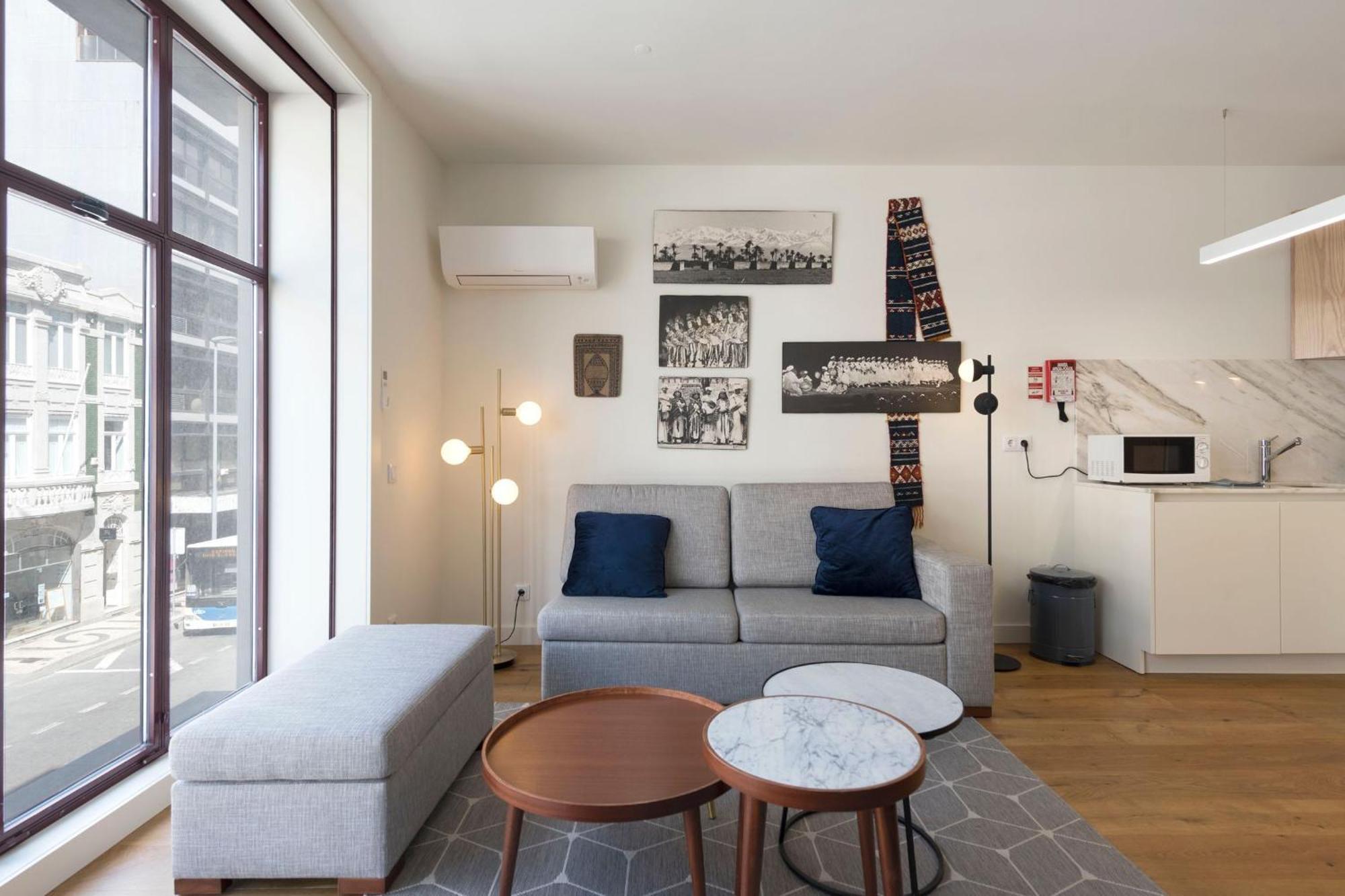 Contemporary Flat Near Sao Bento By Lovelystay * Porto