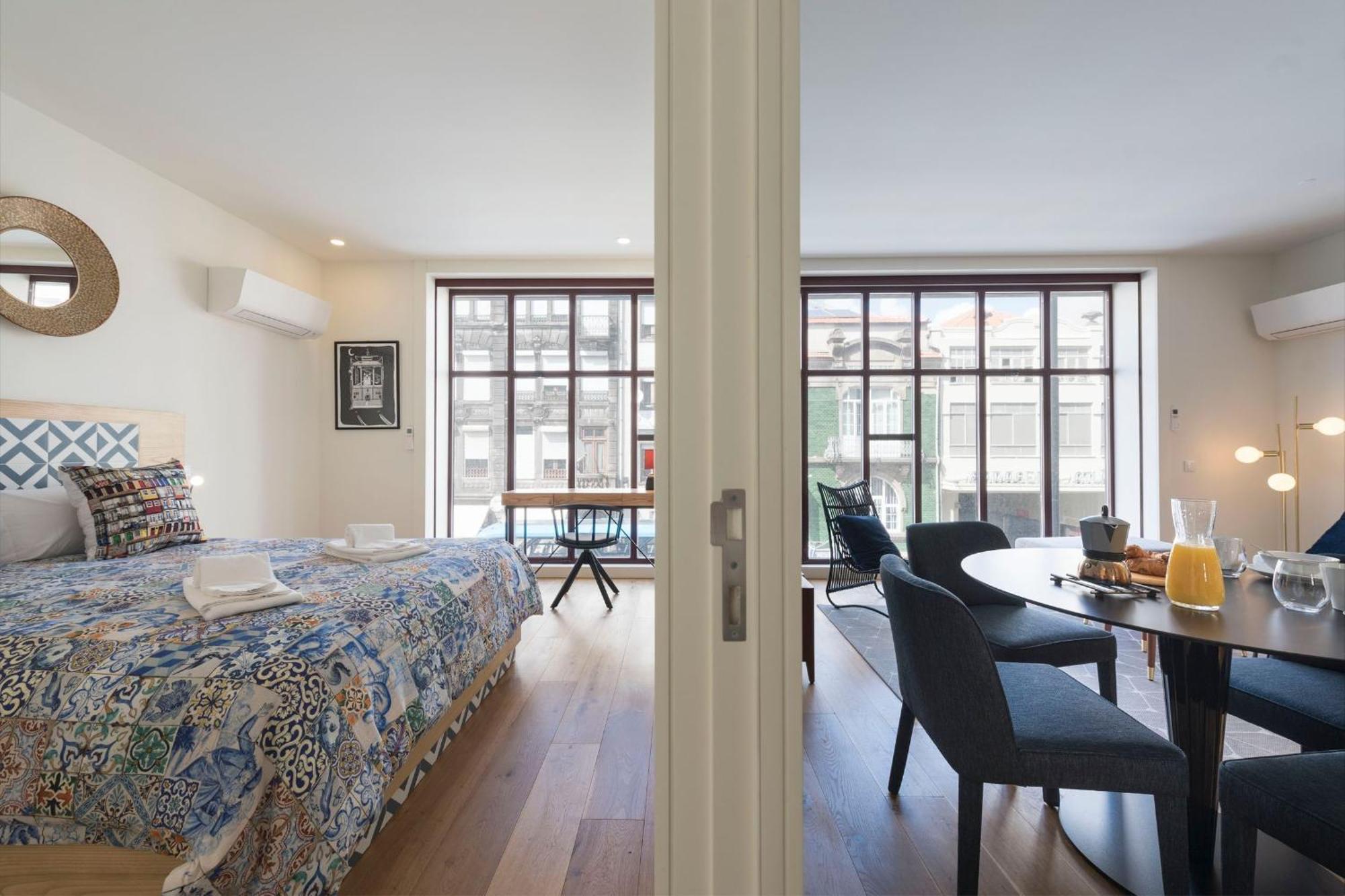 Contemporary Flat Near Sao Bento By Lovelystay * Porto