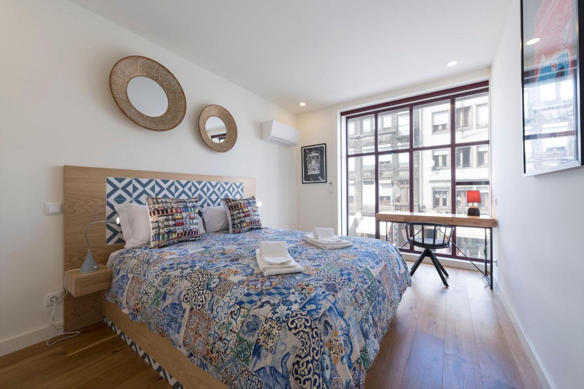 Contemporary Flat Near Sao Bento By Lovelystay * Porto