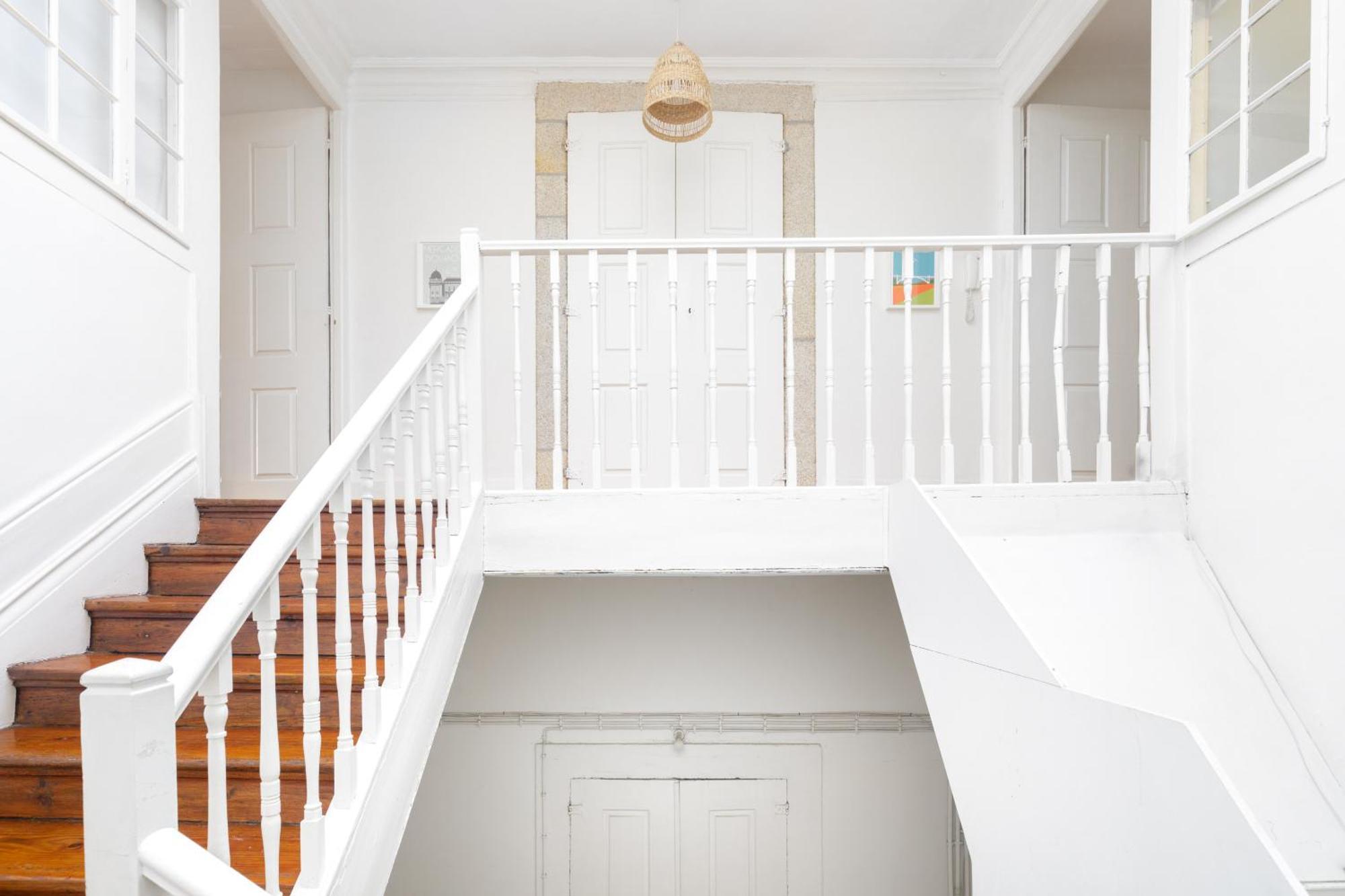 Charming Historic 31 Janeiro Street Porto