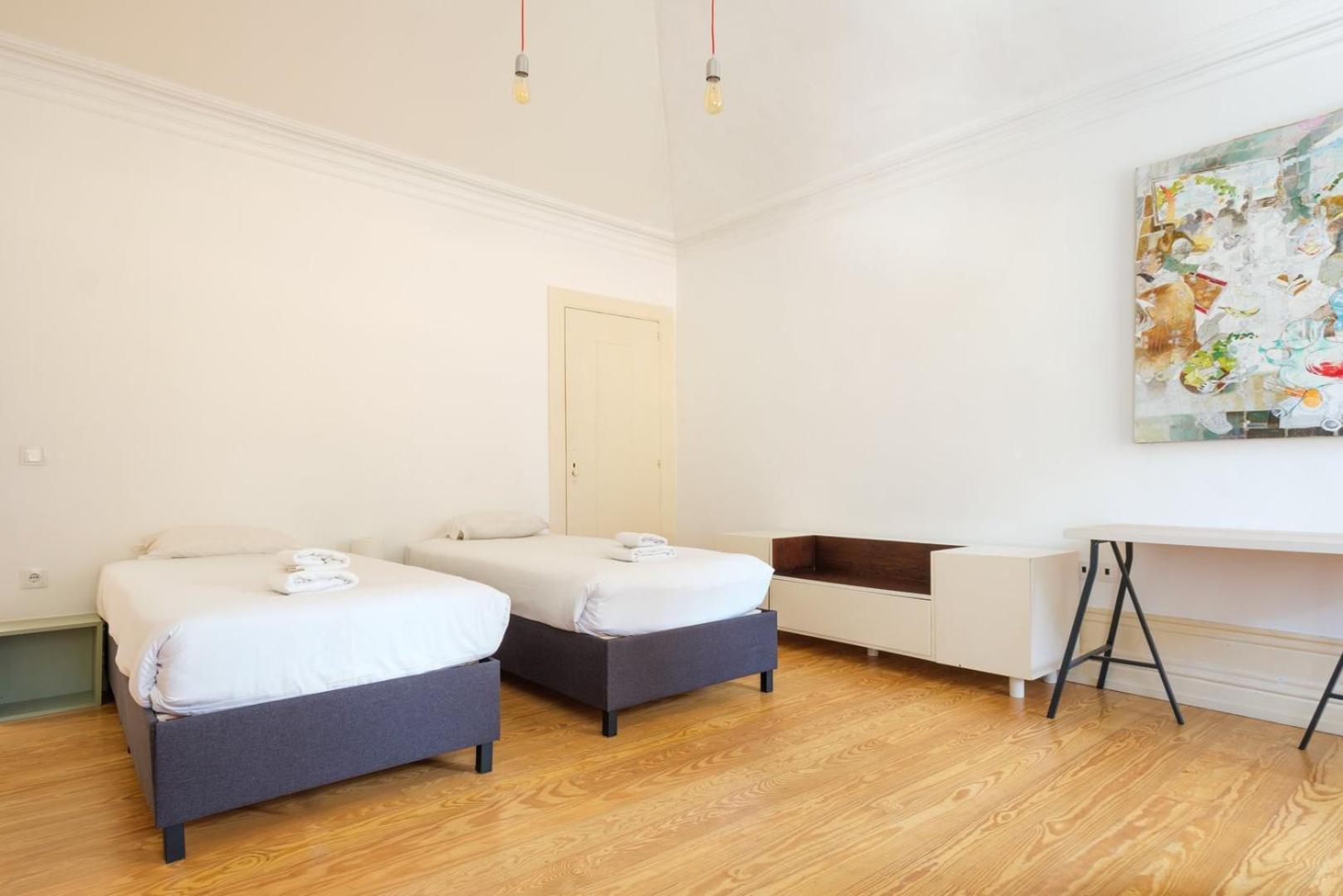 Guestready - Historic Courtyard Townhouse Porto