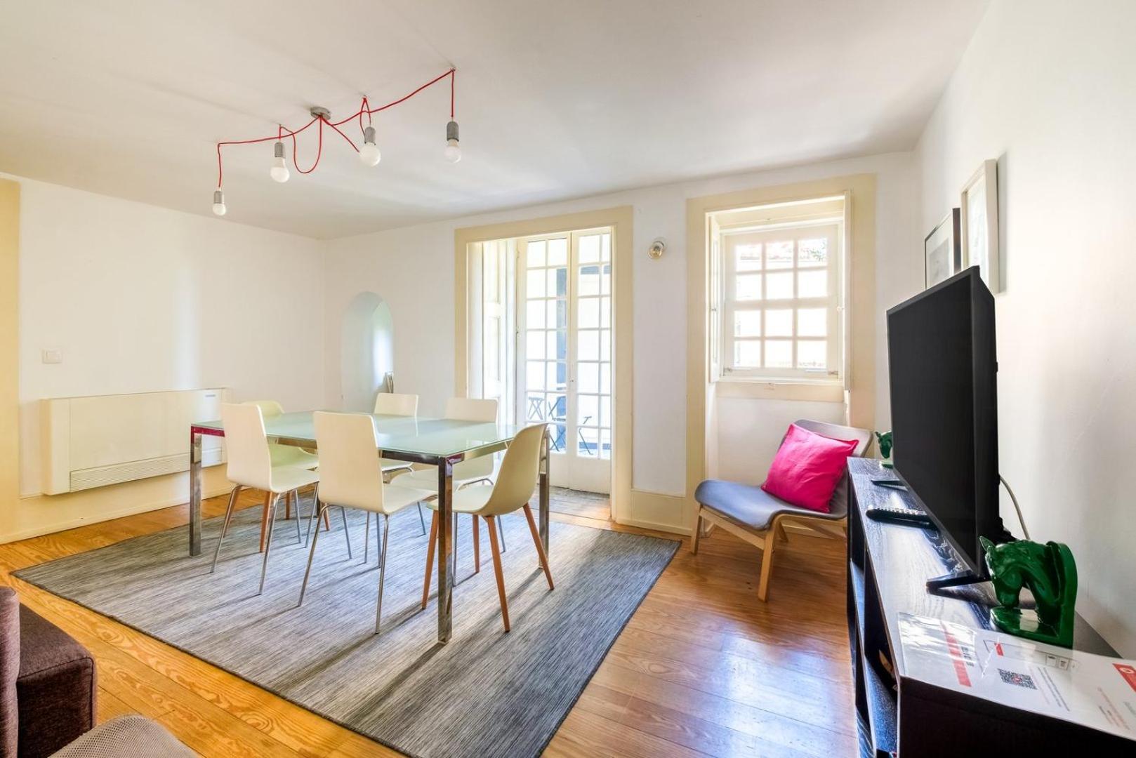 Guestready - Historic Courtyard Townhouse Porto