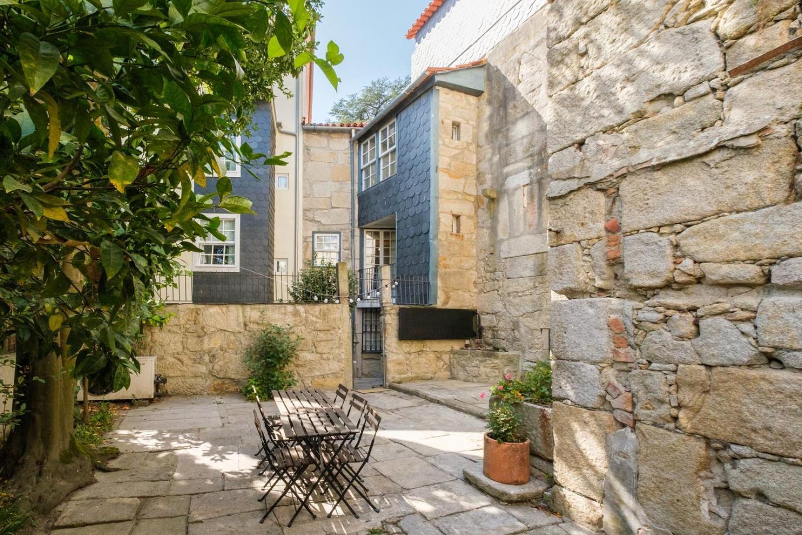 Guestready - Historic Courtyard Townhouse Holiday home Porto