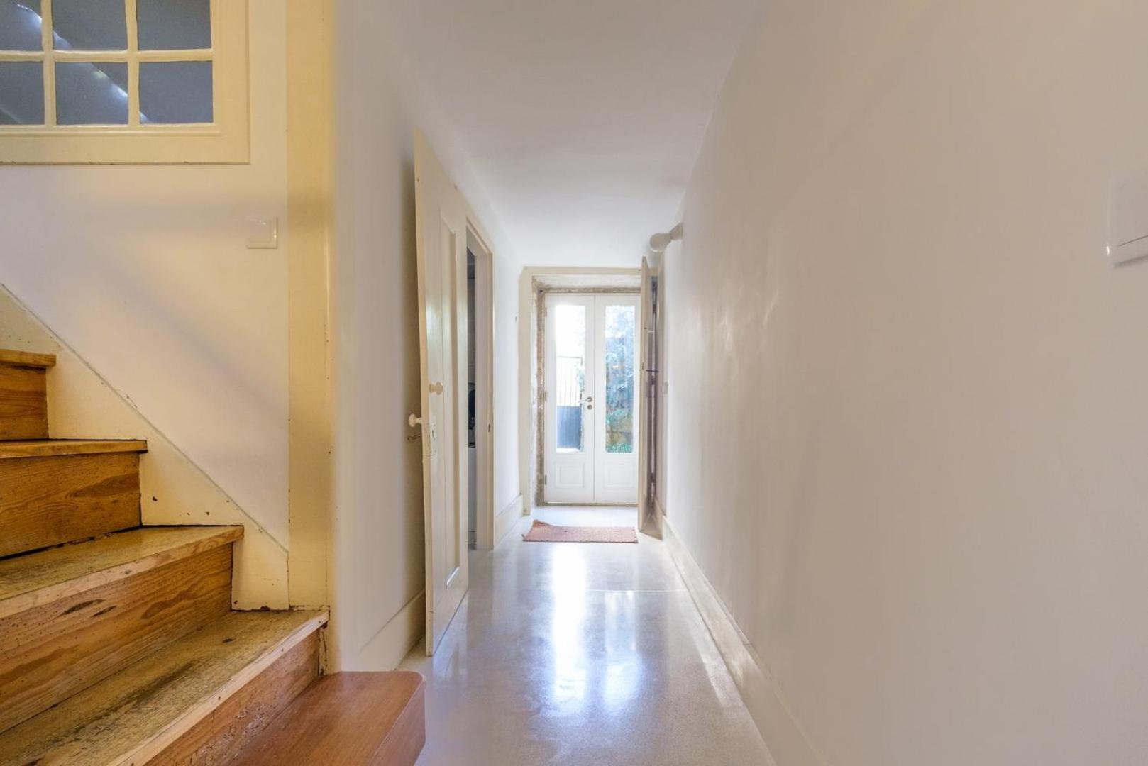 Guestready - Historic Courtyard Townhouse Porto